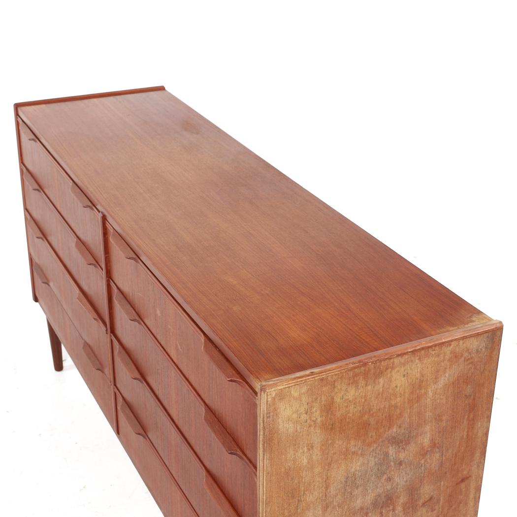 Knud Nielsen Mid Century Danish Teak 8 Schublade Lowboy Kommode (Ende des 20. Jahrhunderts) im Angebot