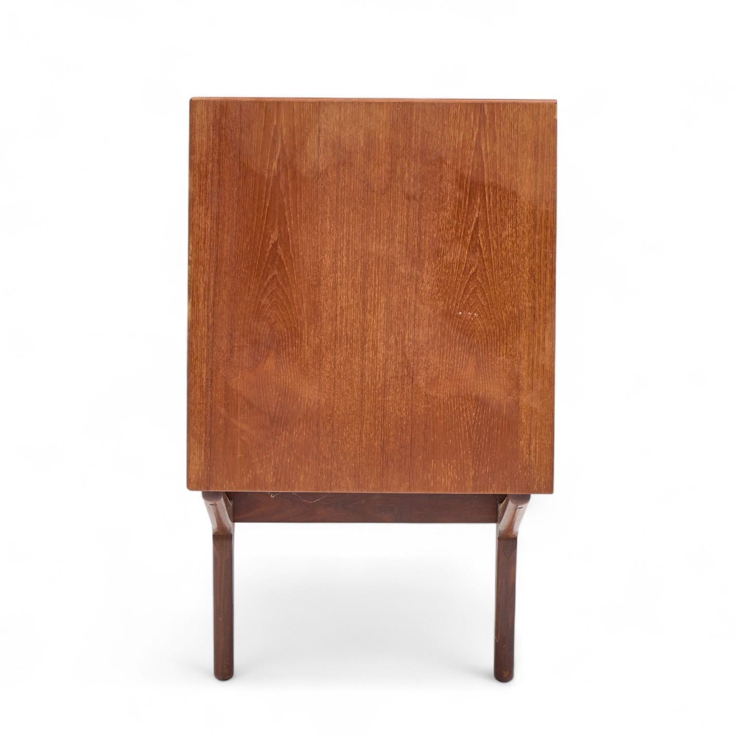 Knud Nielsen Mid Century Danish Teak Credenza and Hutch In Good Condition For Sale In Franklin Park, IL