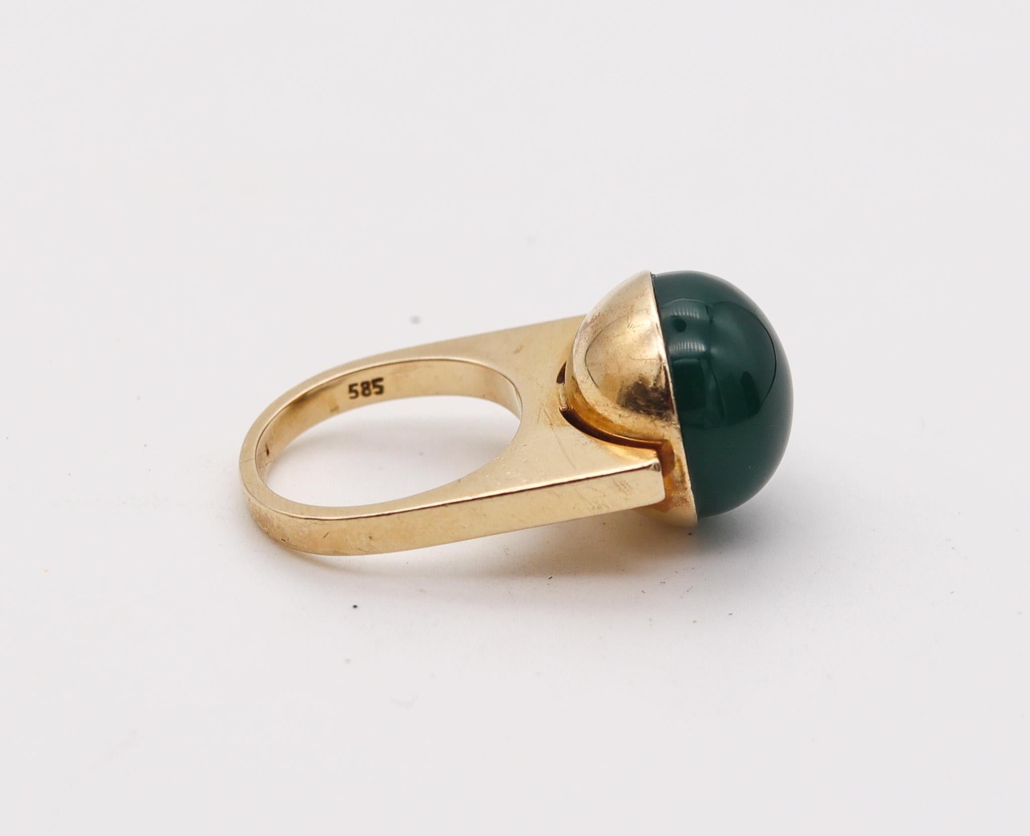 Sculptural geometric ring designed by Knud V. Andersen.

An sculptural ring, created in Copenhagen Denmark by the artist goldsmith Knud V. Andersen, back in the 1970. Crafted with geometric sculptural patterns in solid yellow gold of 14 karats with