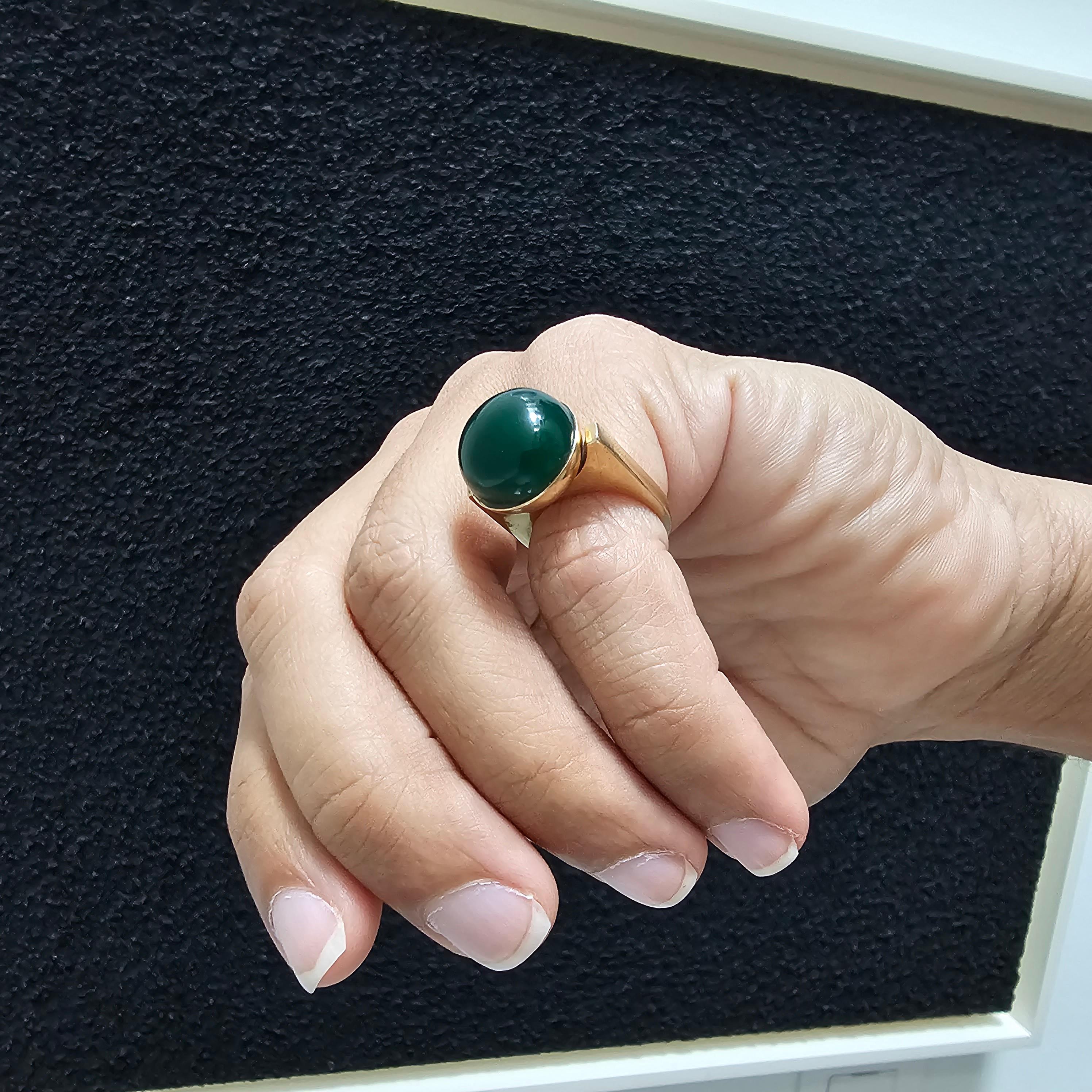 Women's or Men's Knud V. Andersen 1970 Geometric Sculptural Ring In 14Kt Gold With Chrysoprase For Sale