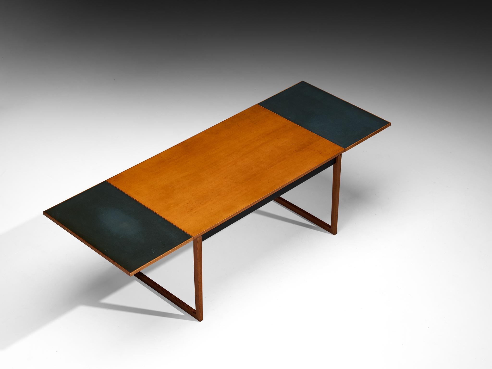 Scandinave moderne Table de salle à manger en pin d'Oregon de Knud Vodder pour Niels Vodder en vente