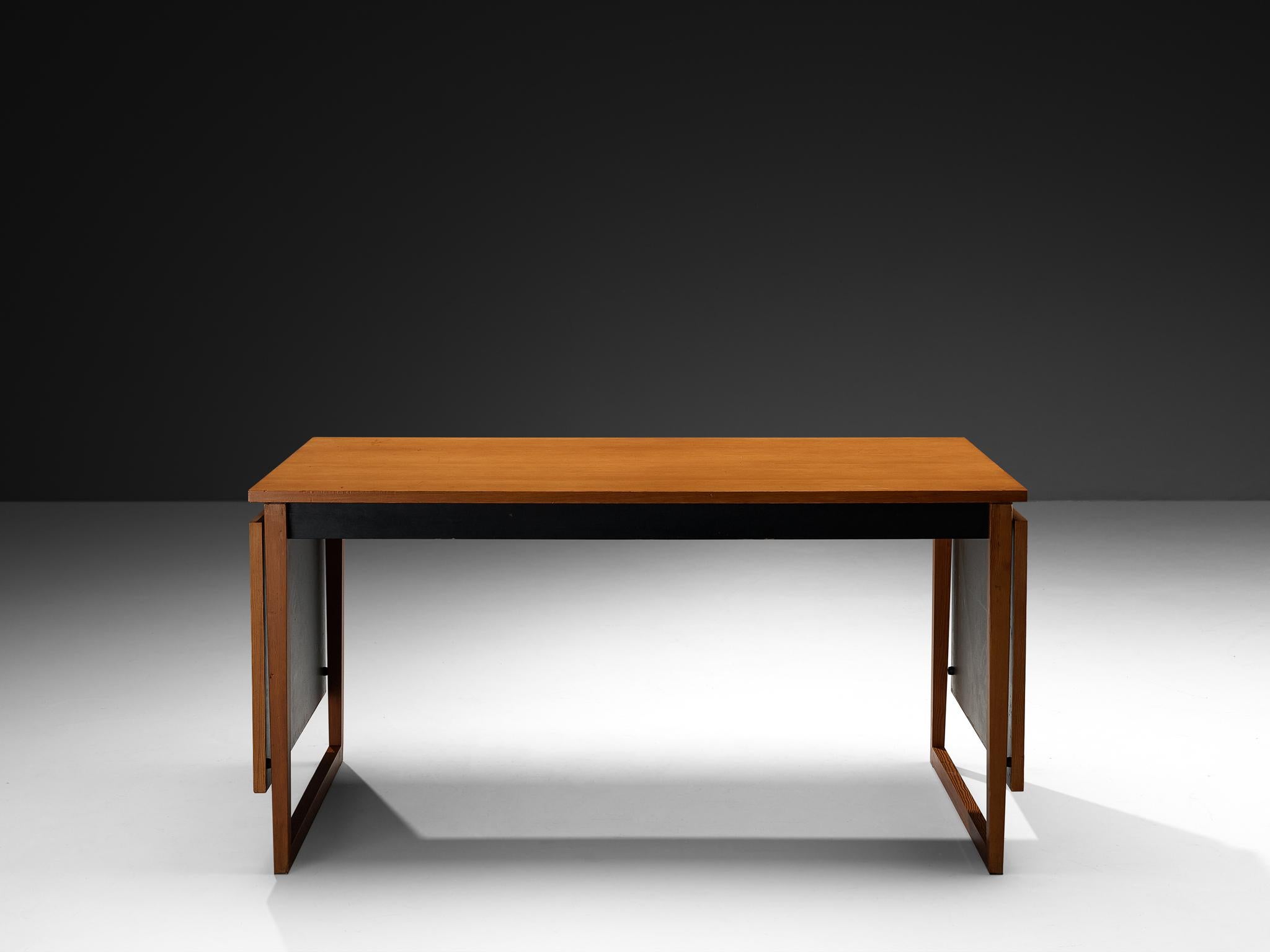 Table de salle à manger en pin d'Oregon de Knud Vodder pour Niels Vodder en vente 1