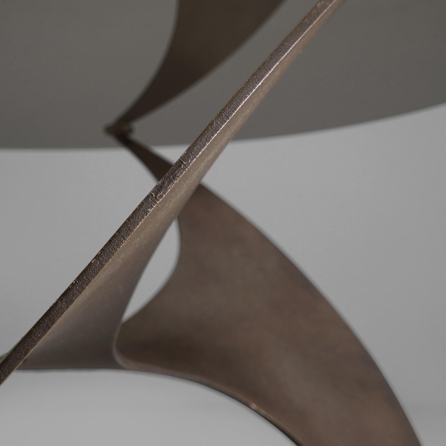 Mid-20th Century Knut Hesterberg ‘Propeller’ Coffee Table in Bronzed Metal and Glass  For Sale