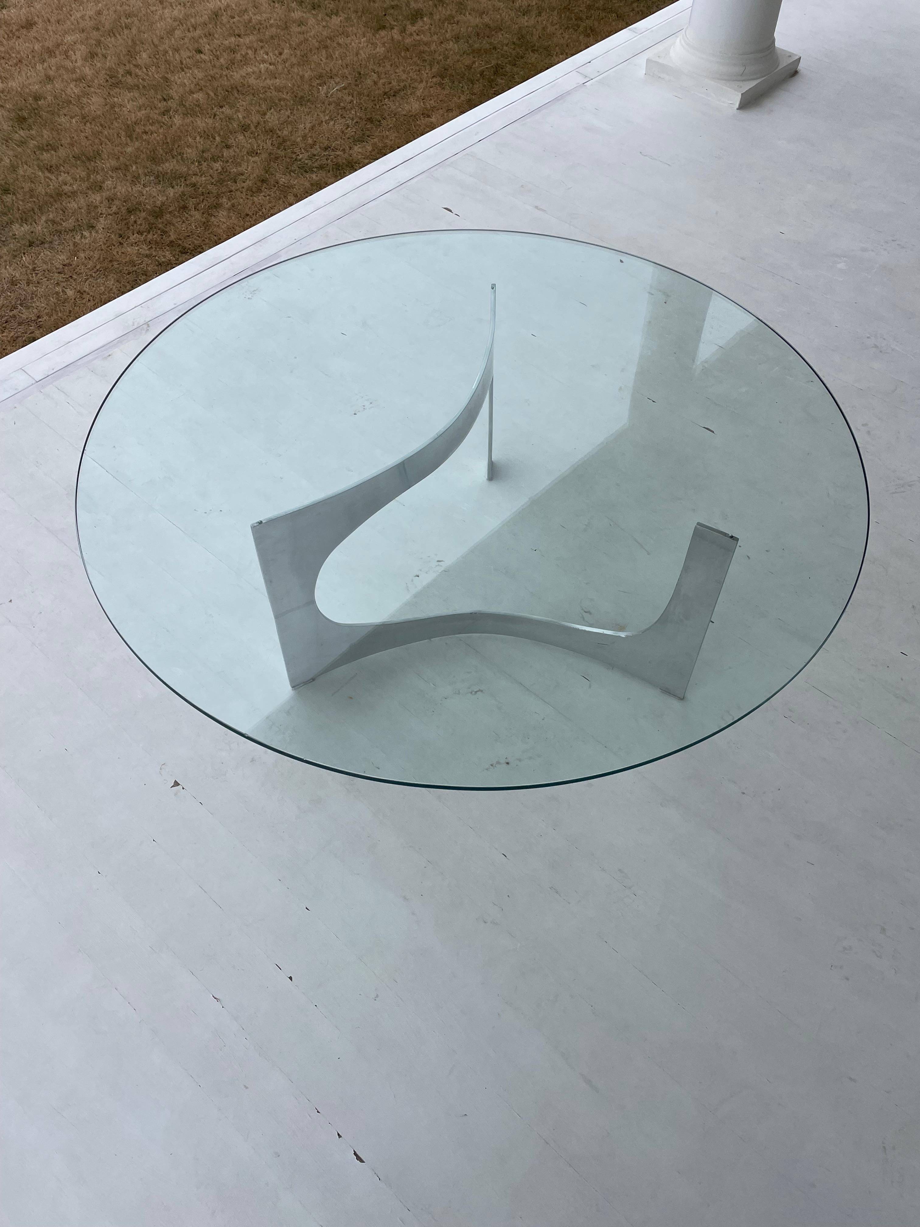 Knut Hesterberg Skulpturaler Couchtisch aus Glas und Aluminium (Moderne der Mitte des Jahrhunderts) im Angebot