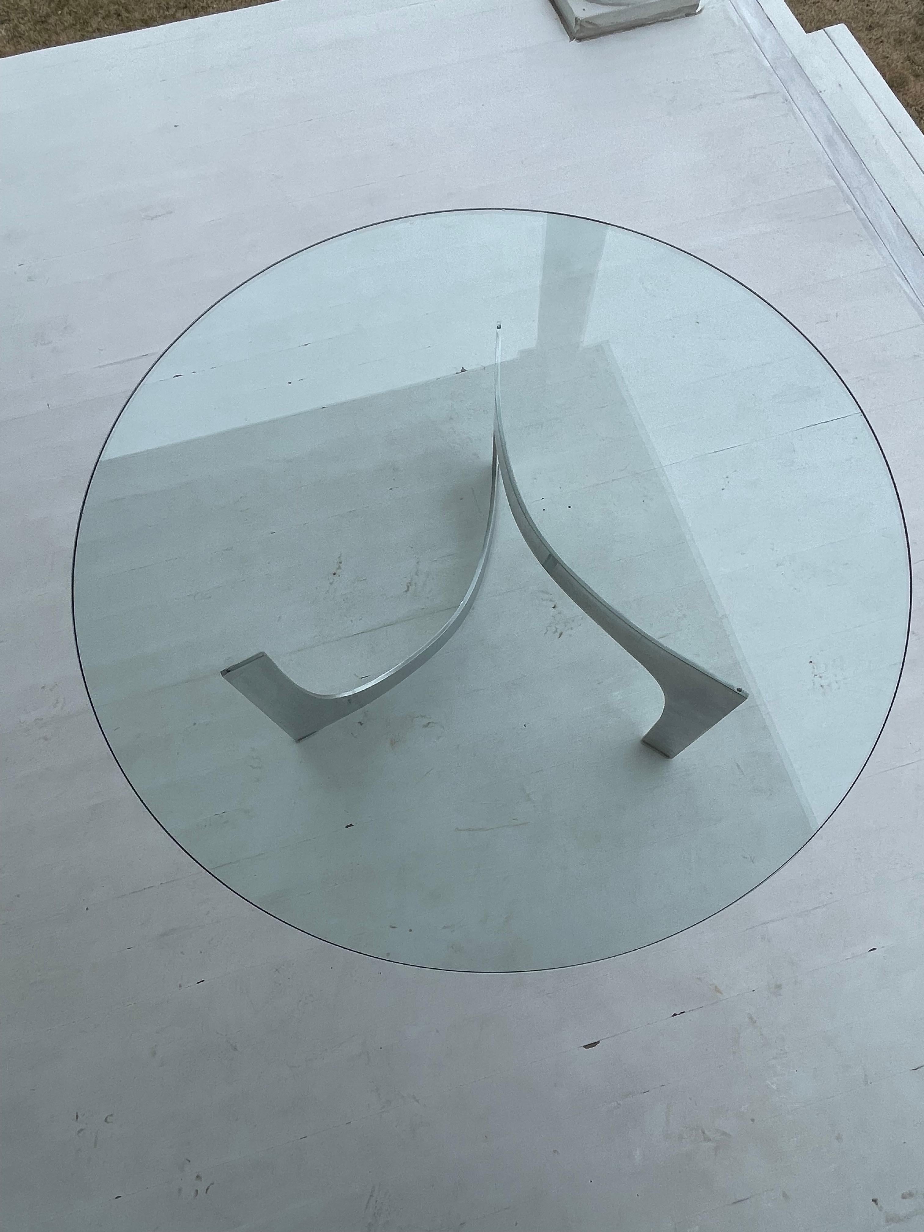 Knut Hesterberg Skulpturaler Couchtisch aus Glas und Aluminium (Deutsch) im Angebot