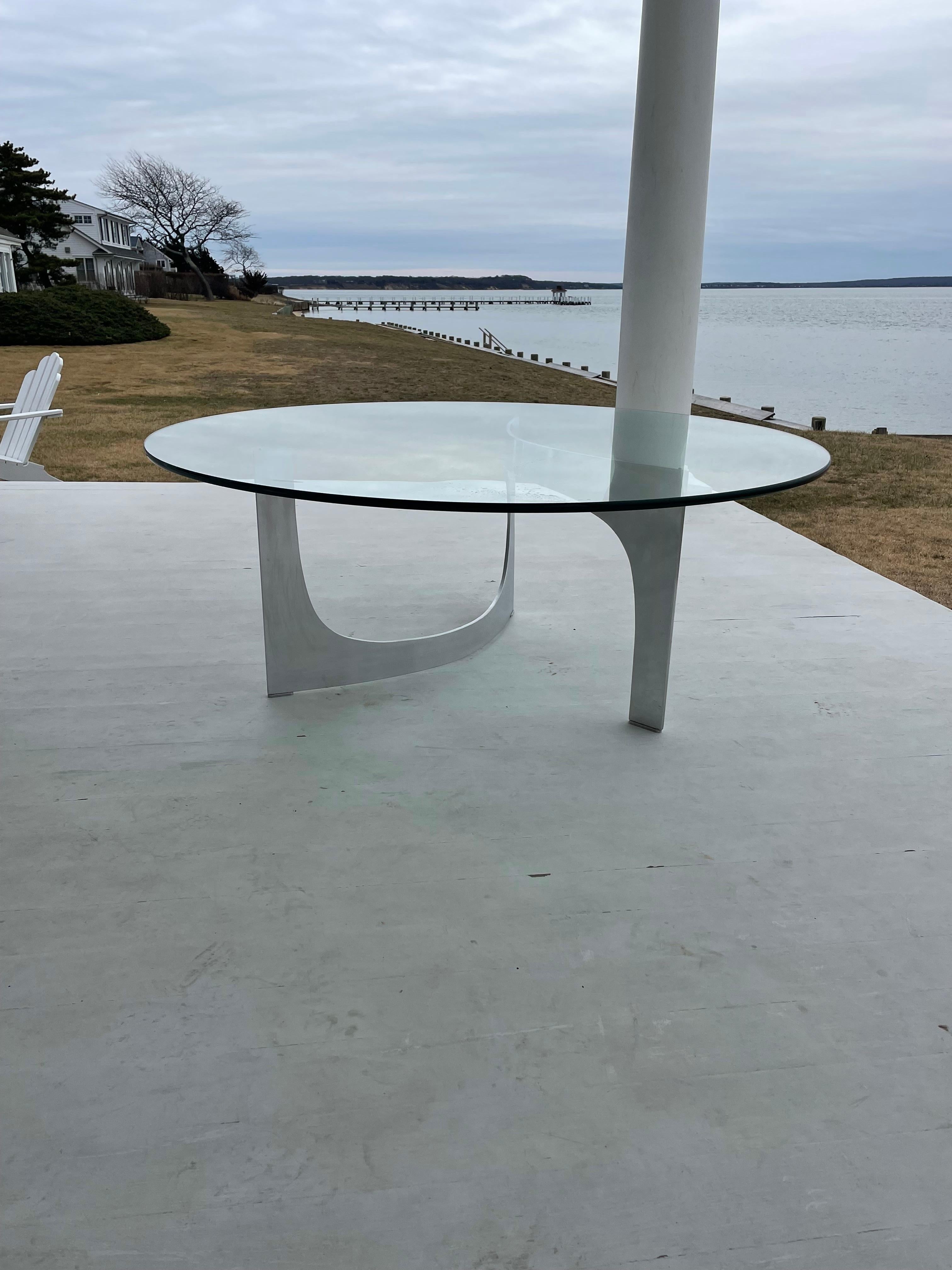 Knut Hesterberg Skulpturaler Couchtisch aus Glas und Aluminium im Zustand „Gut“ im Angebot in New York, NY