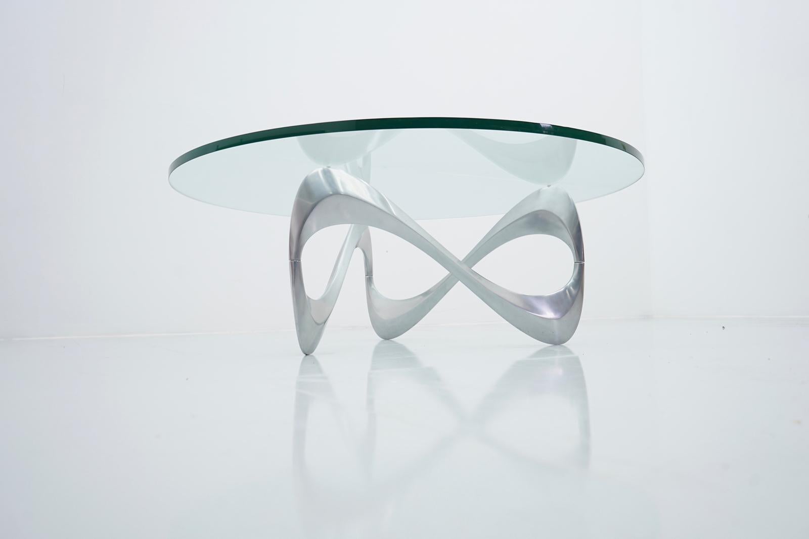 Knut Hesterberg coffee table made of aluminium and glass. The glass plate is 19mm thick and in very good condition without damage. Overall, the table looks great.
Dimensions: Height: 15.74 in. (40 cm) Diameter: 43.30 in. (110 cm) 