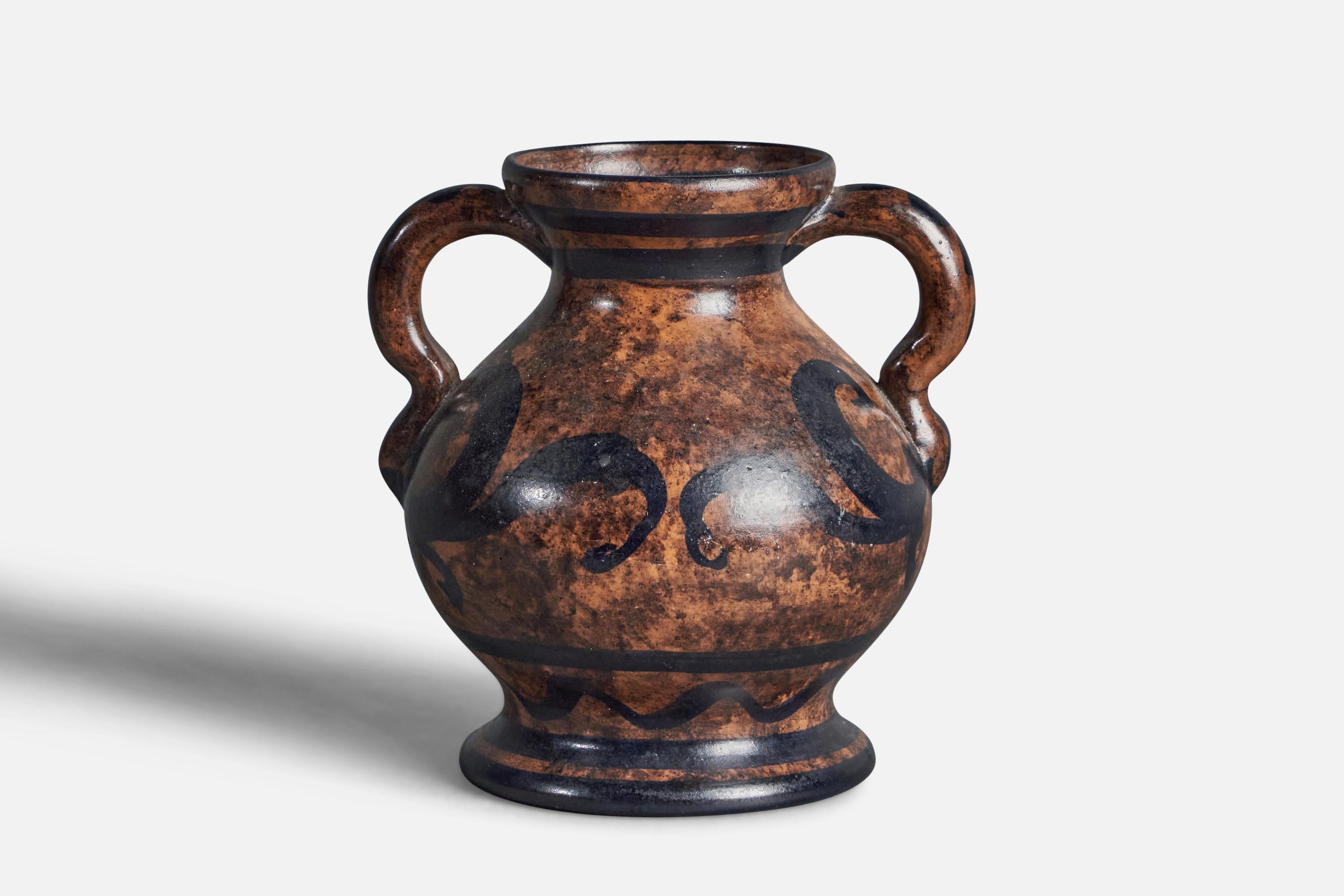 Vase en faïence à glaçure brune et peint à la main, conçu par Knut Momqvist et produit par Nittsjö, Suède, C.C.