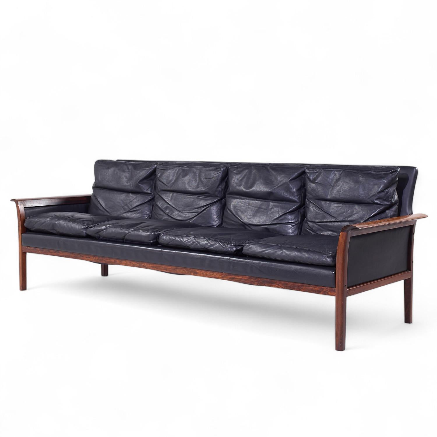 Knut Saeter für Vatne Møbler Norwegisches Palisander- und Ledersofa aus der Mitte des Jahrhunderts (Moderne der Mitte des Jahrhunderts) im Angebot