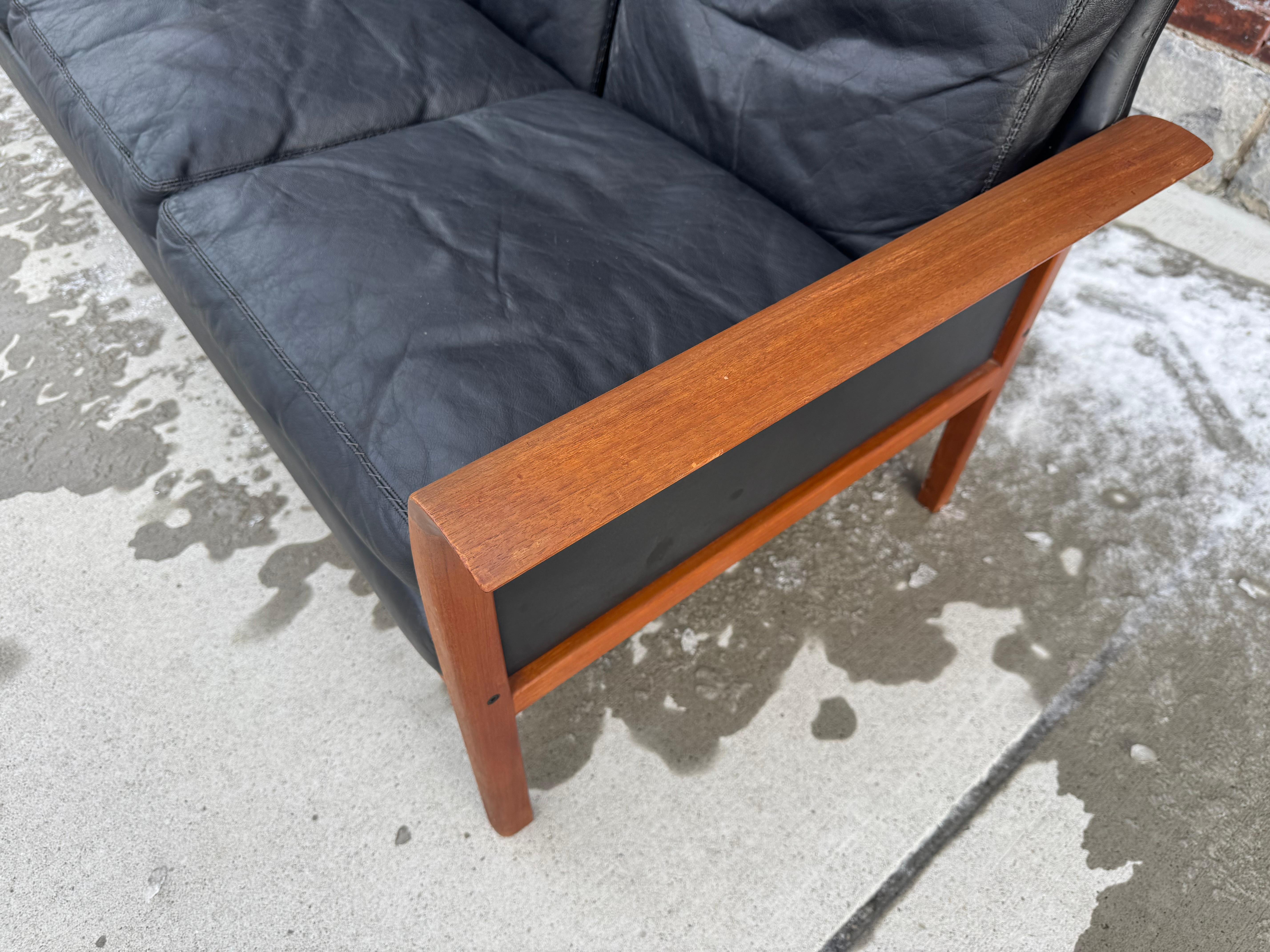 Knut Saeter para Vatne Møbler Sofá noruego de mediados de siglo de palisandro y cuero Cuero en venta