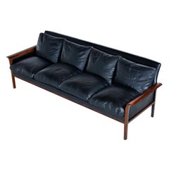 Knut Saeter für Vatne Mobler Sofa mit vier Sitzplätzen aus schwarzem Leder und Palisanderholz
