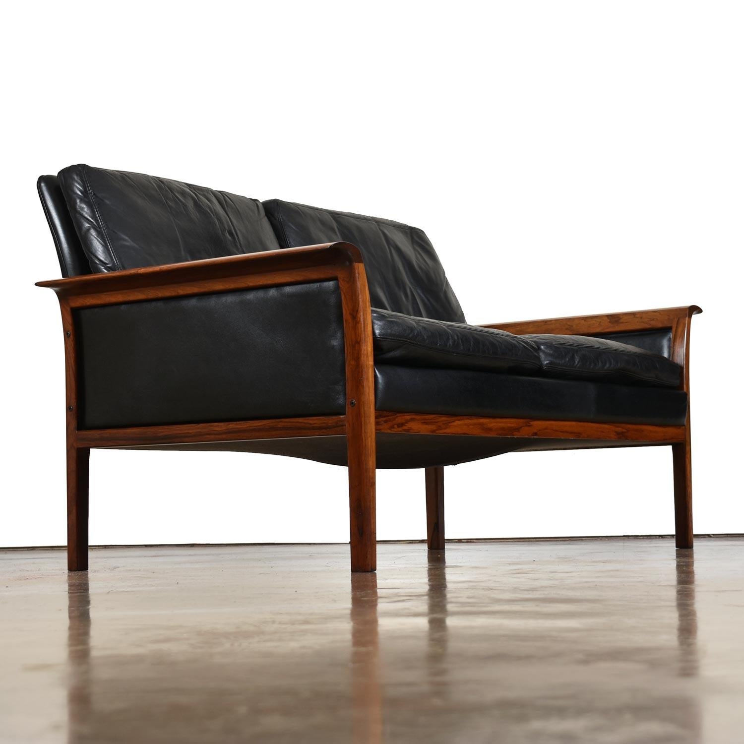 Knut Saeter for Vatne Mobler Black Leather and Rosewood Settee Sofa Couch In Excellent Condition In Chattanooga, TN