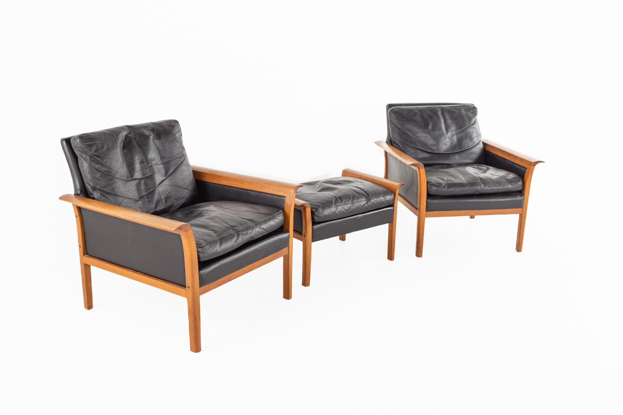 Knut Sæter for Vatne Mobler Mid Century Teak and Black Leather Chair and Ottoman Set

Each chair measures: 30 wide x 26 deep x 29 inches high
The ottoman measures: 27 wide x 16 deep x 17 inches high

All pieces of furniture can be had in what