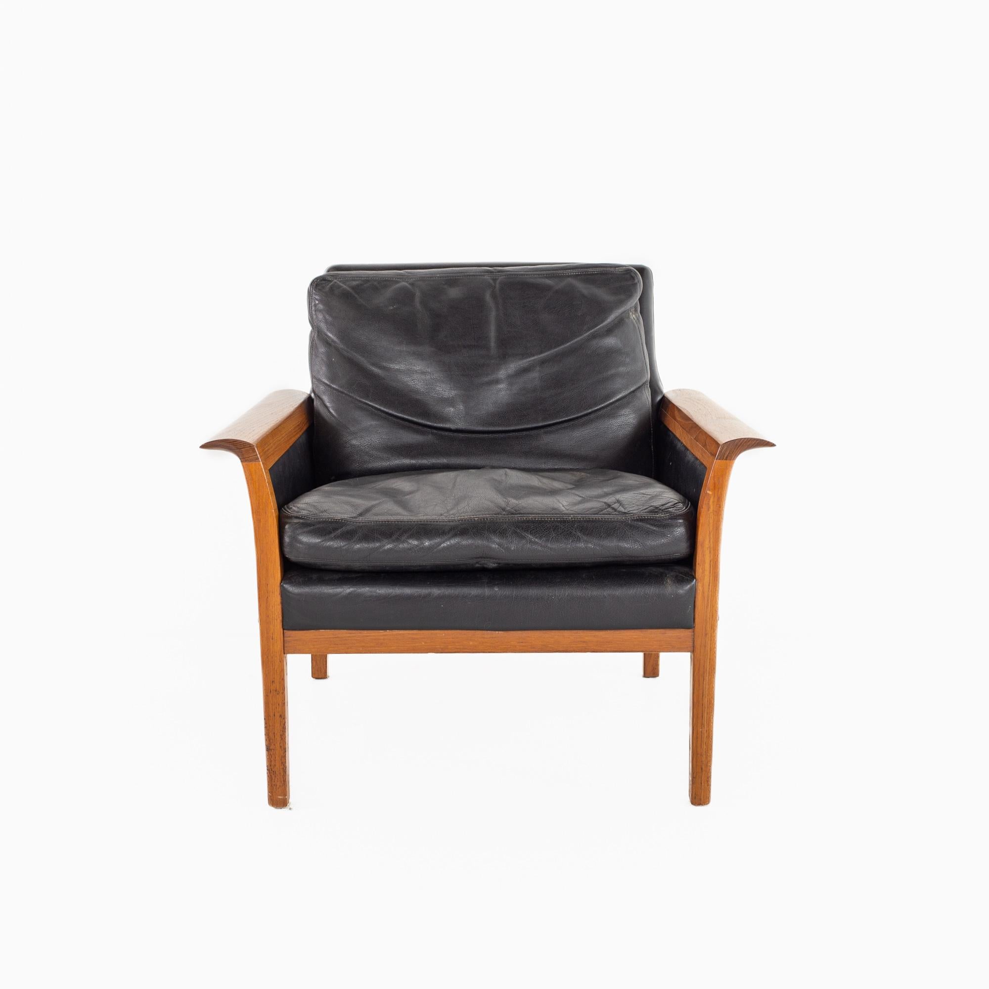 Knut Sæter for Vatne Mobler MCM Teak and Black Leather Chair and Ottoman Set In Good Condition In Countryside, IL