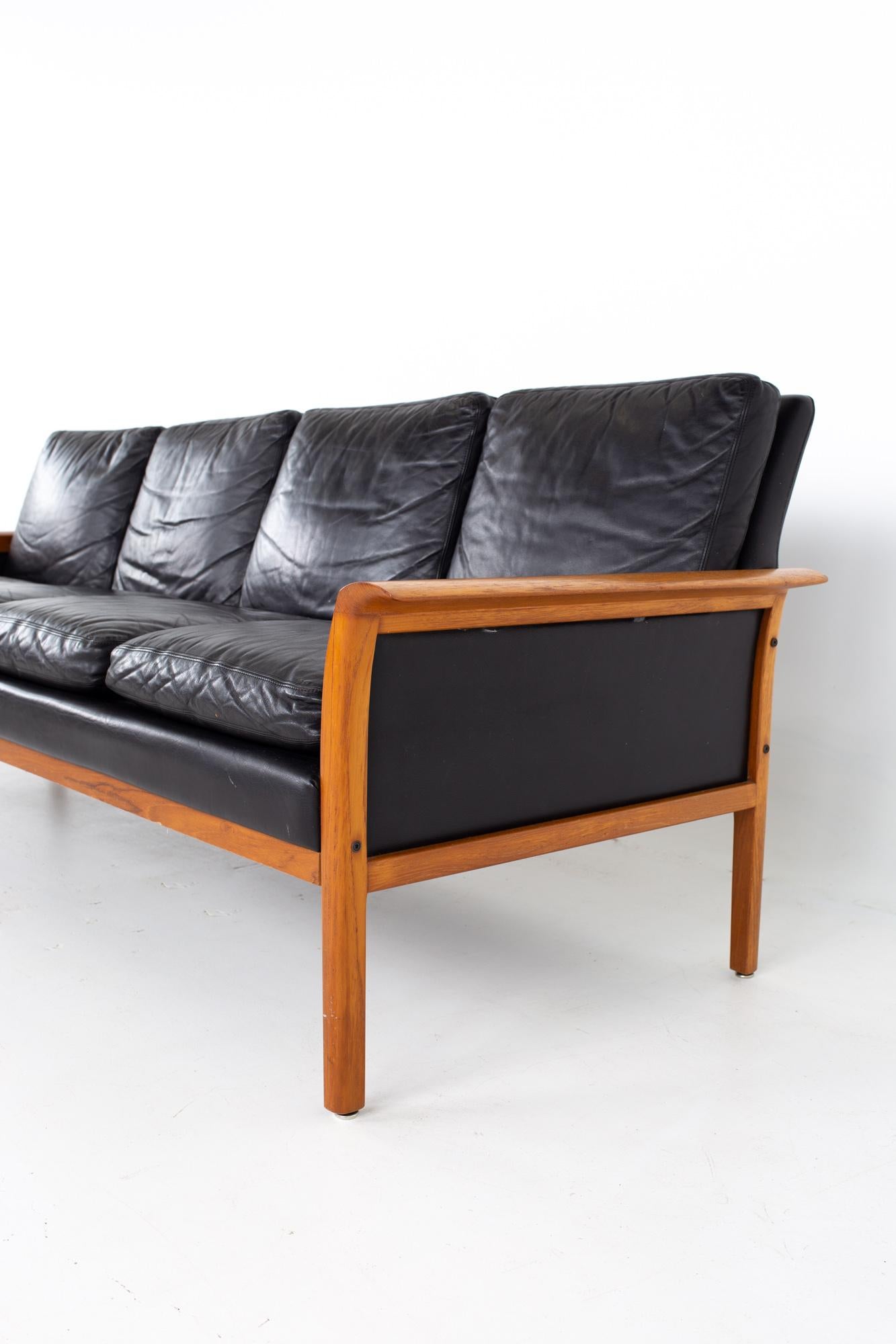 Knut Sæter for Vatne Mobler Mid Century Danish Teak and Black Leather Sofa In Good Condition In Countryside, IL