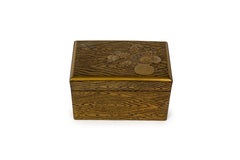 Kobako in nashiji lacquer imitating wood texture, lid decorated with an ikebana