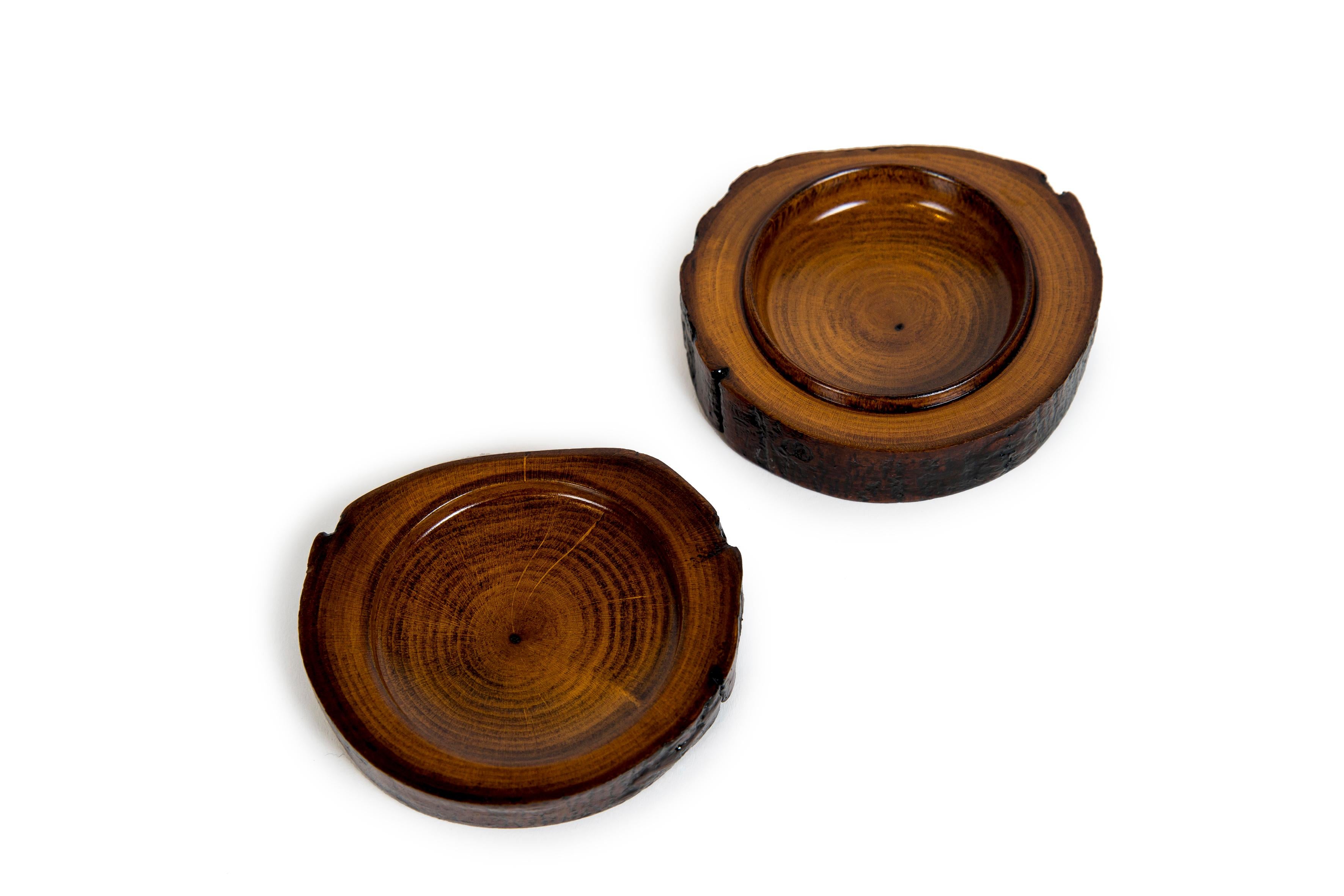 Kobako aus natürlichem Holz eines Froschs unter einem Weidenbaum (Lackiert) im Angebot