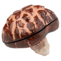 Kobako or incens box in lacquer in the form of a shitake mushroom