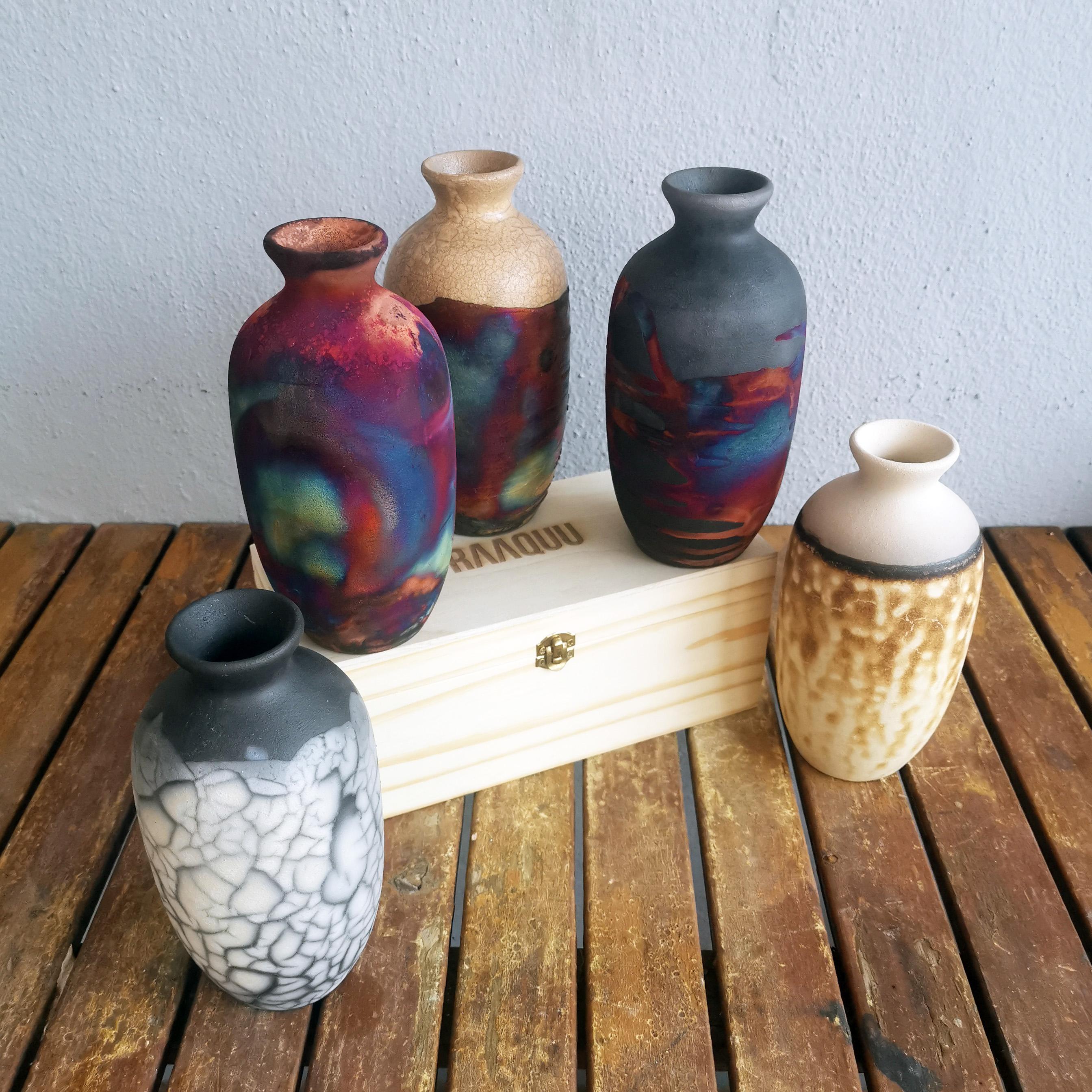 Moderne Vase en poterie Koban Raku avec boîte cadeau - Cuivre au carbone - Céramique faite à la main en vente