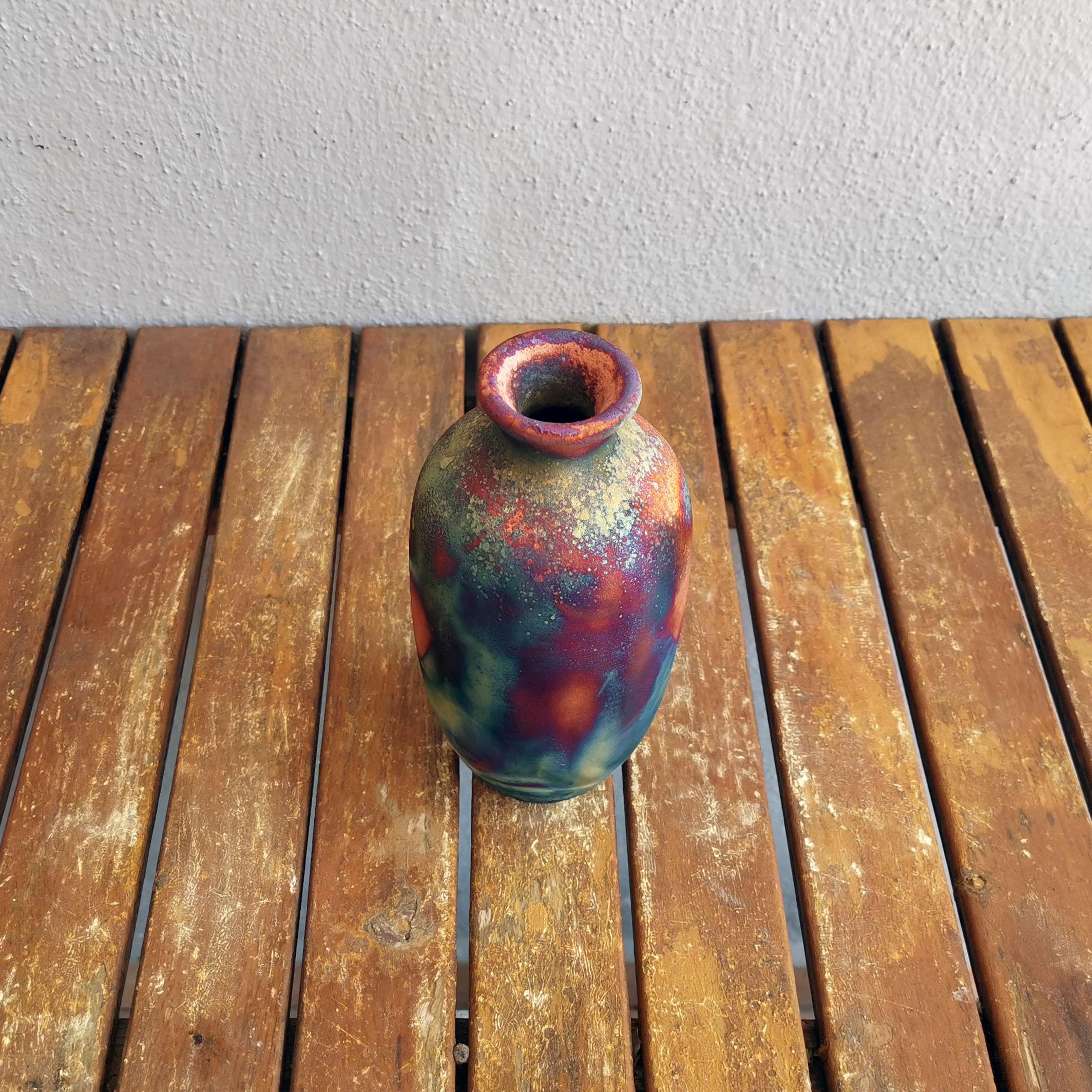 Moderno Vaso in ceramica Koban Raku con tubo per l'acqua - Rame opaco - Ceramica fatta a mano in vendita
