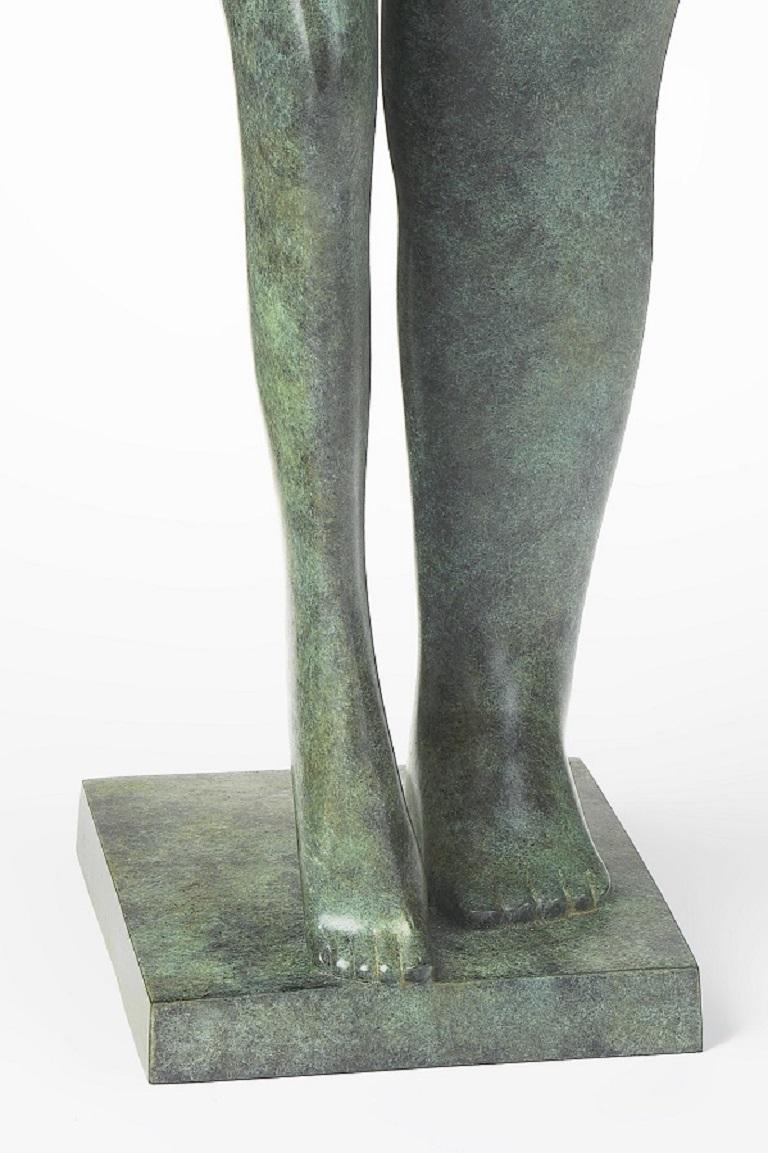 Careful Bronze Sculpture Lady Woman Standing Portrait Contemporary

KOBE, pseudonym of Jacques Saelens, was a Belgian artist (Kortrijk, Belgium 1950 – Saint-Julien (Var), France 2014).

He combined the broad with sophistication. Two themes dominated