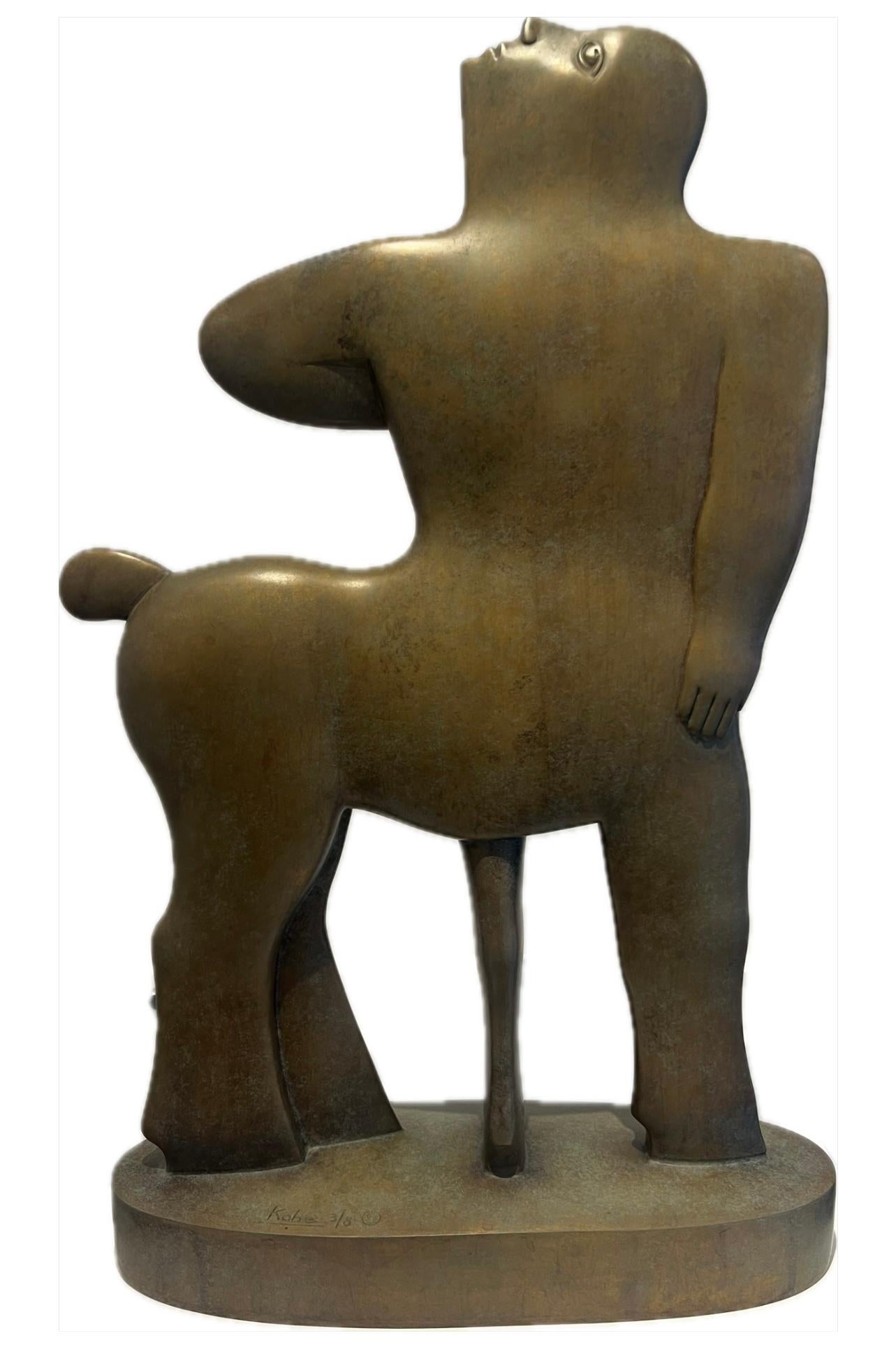 Centauro Escultura Bronce Hombre Caballo Mitología Retrato Animal Contemporáneo

KOBE, seudónimo de Jacques Saelens, fue un artista belga (Kortrijk, Bélgica 1950 - Saint-Julien (Var), Francia 2014).

He combinaba lo amplio con lo sofisticado. Dos