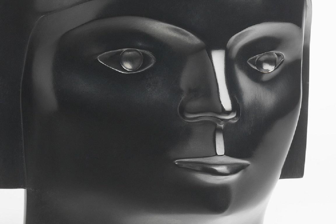 Sculpture en bronze - Portrait de femme noire à la tête de bonté - Douceur  - Noir Figurative Sculpture par KOBE