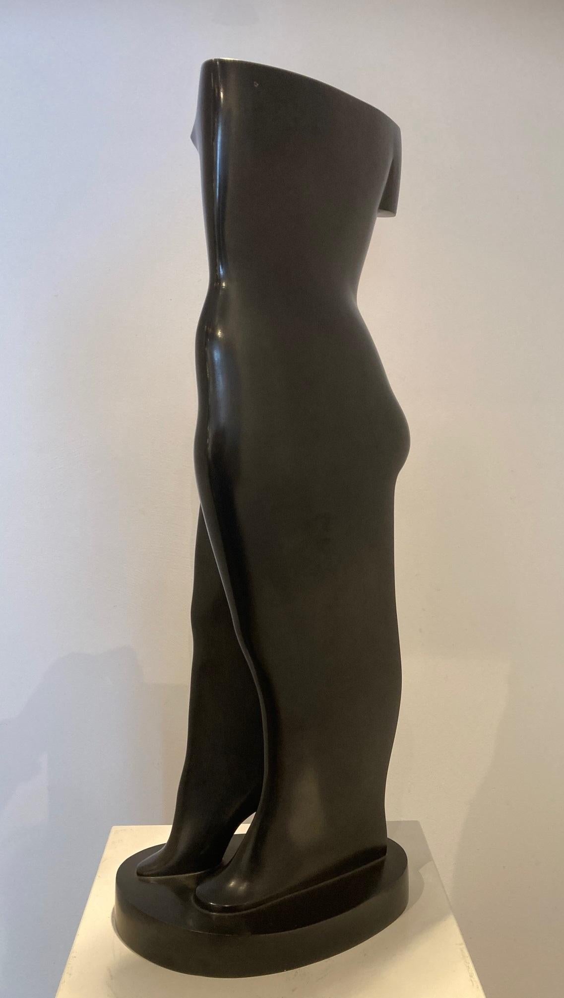 Elegante Sculpture en Bronze Femme Torse Debout Patina Noir En Stock en vente 3