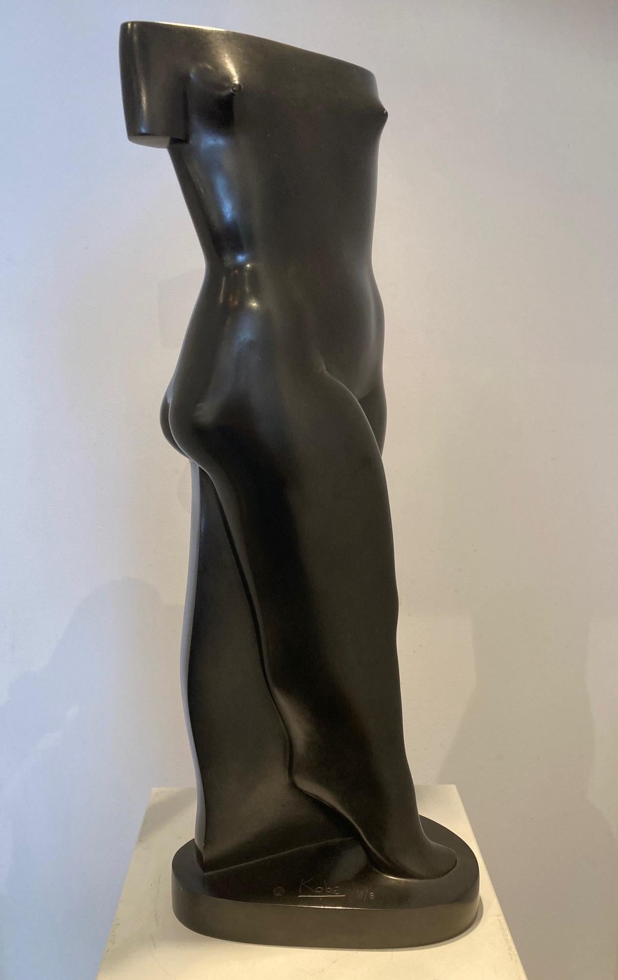 Elegante Sculpture en Bronze Femme Torse Debout Patina Noir En Stock en vente 5