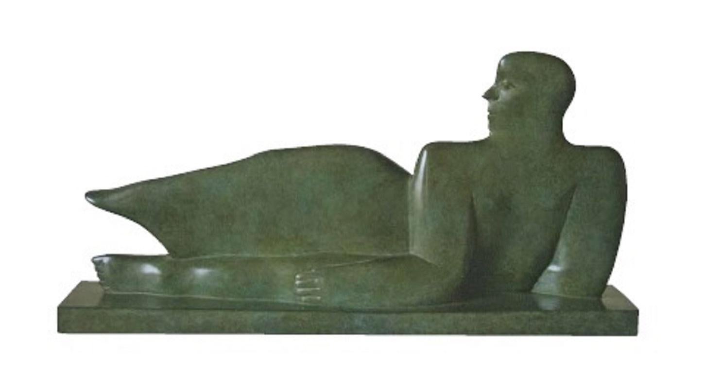 Eroina Sdraiata  Sculpture d'ange en bronze aux ailes tombantes - Figuratif  - Or Figurative Sculpture par KOBE