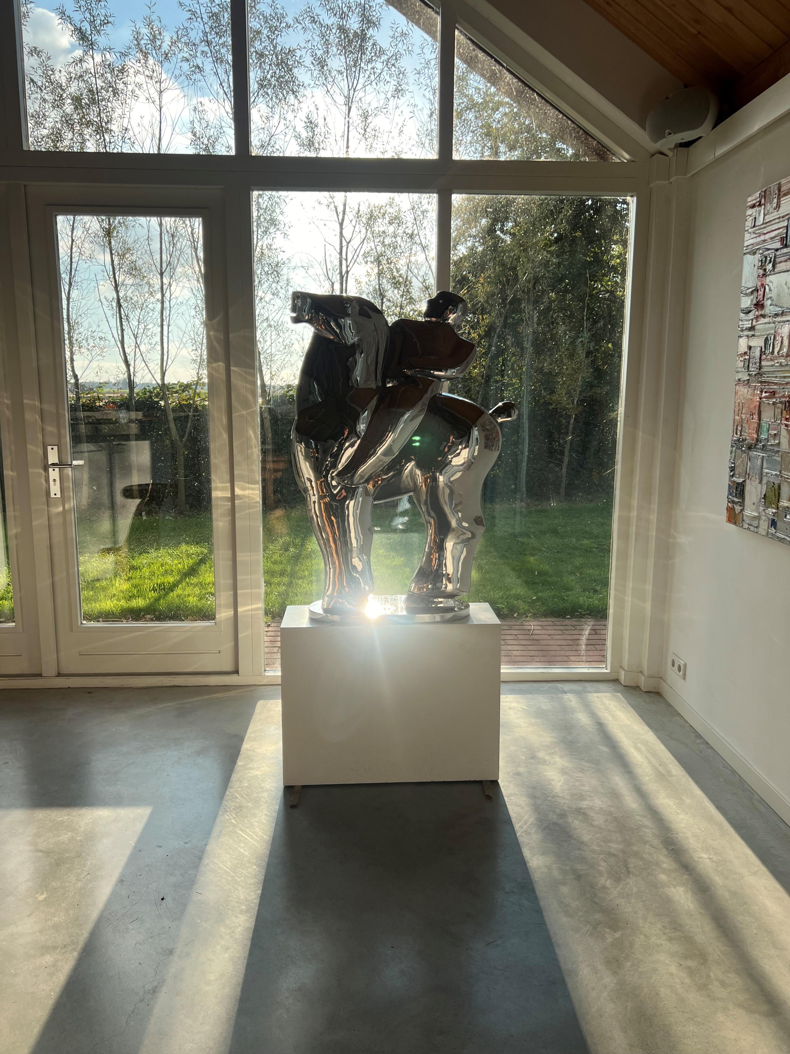 Sculpture fierheid pride en acier poli, cheval cheval, couleur argent en stock en vente 7