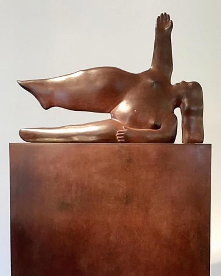 Figurative Sculpture KOBE - Sculpture en bronze Het Verlangen Desire représentant une femme nue, patine brune, en stock