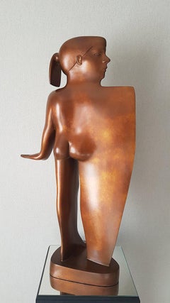 Hey Wait, I Can Be Sharp Too - Sculpture en bronze - Figure de jeune fille nue marron - En stock