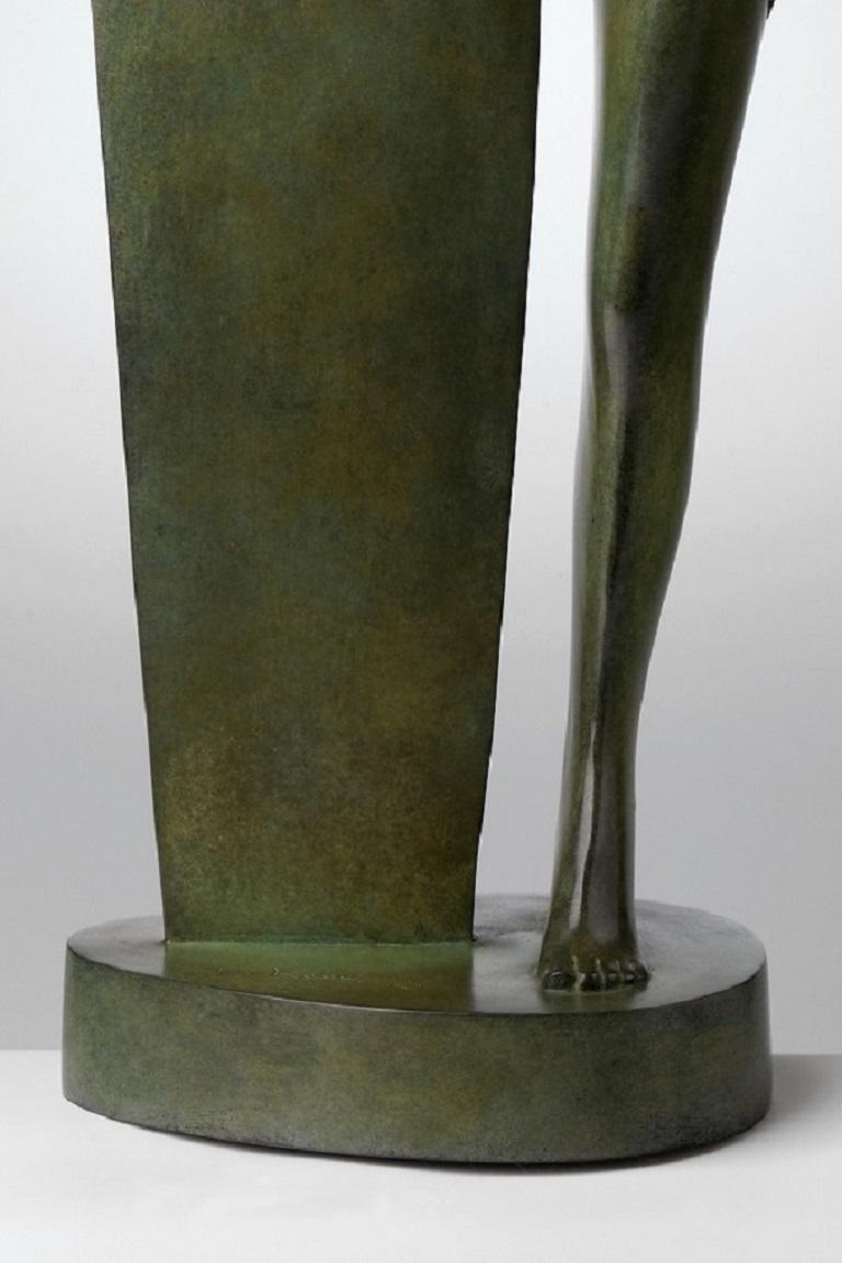 La Fillette - Figure féminine sculptée en bronze - Petite fille - Contemporain Sculpture par KOBE