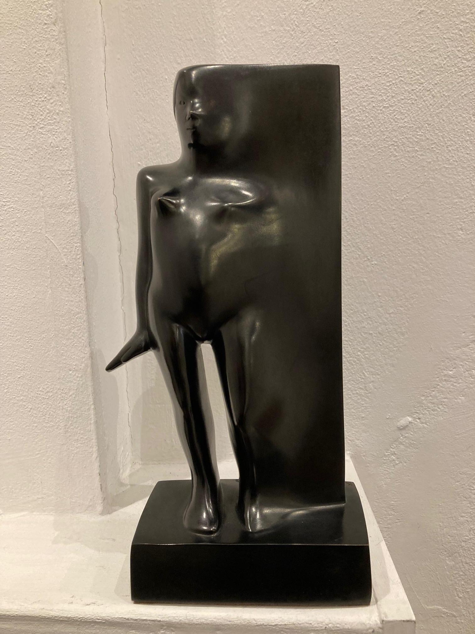 KOBE Figurative Sculpture – La Porta Bronze Figurative Skulptur Braun  Geometrisches zeitgenössisches auf Lager