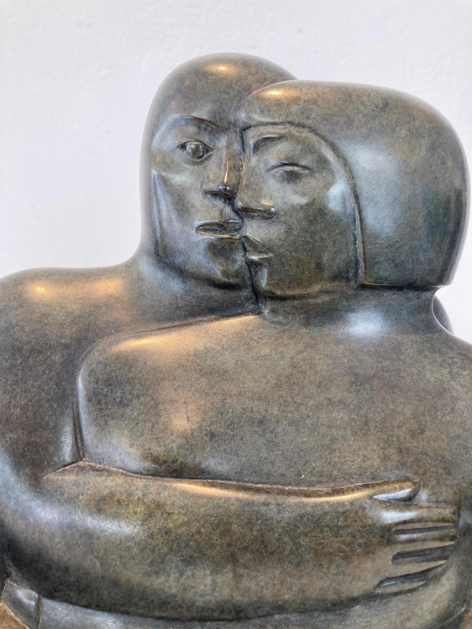 Bronzeskulptur „Lovers People Together Man Woman“, Les Amants II, auf Lager (Gold), Figurative Sculpture, von KOBE