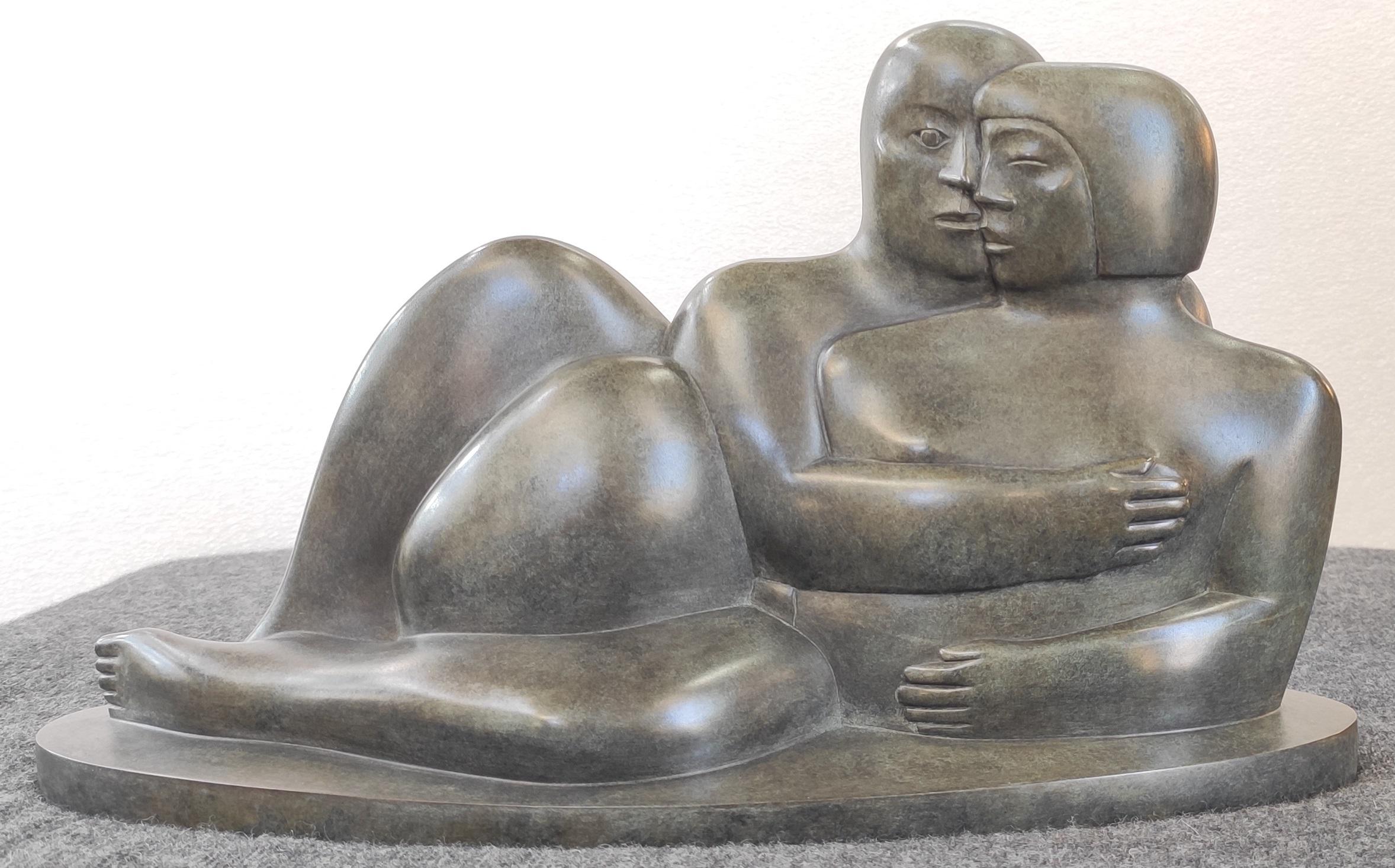 Bronzeskulptur „Lovers People Together Man Woman“, Les Amants II, auf Lager – Sculpture von KOBE