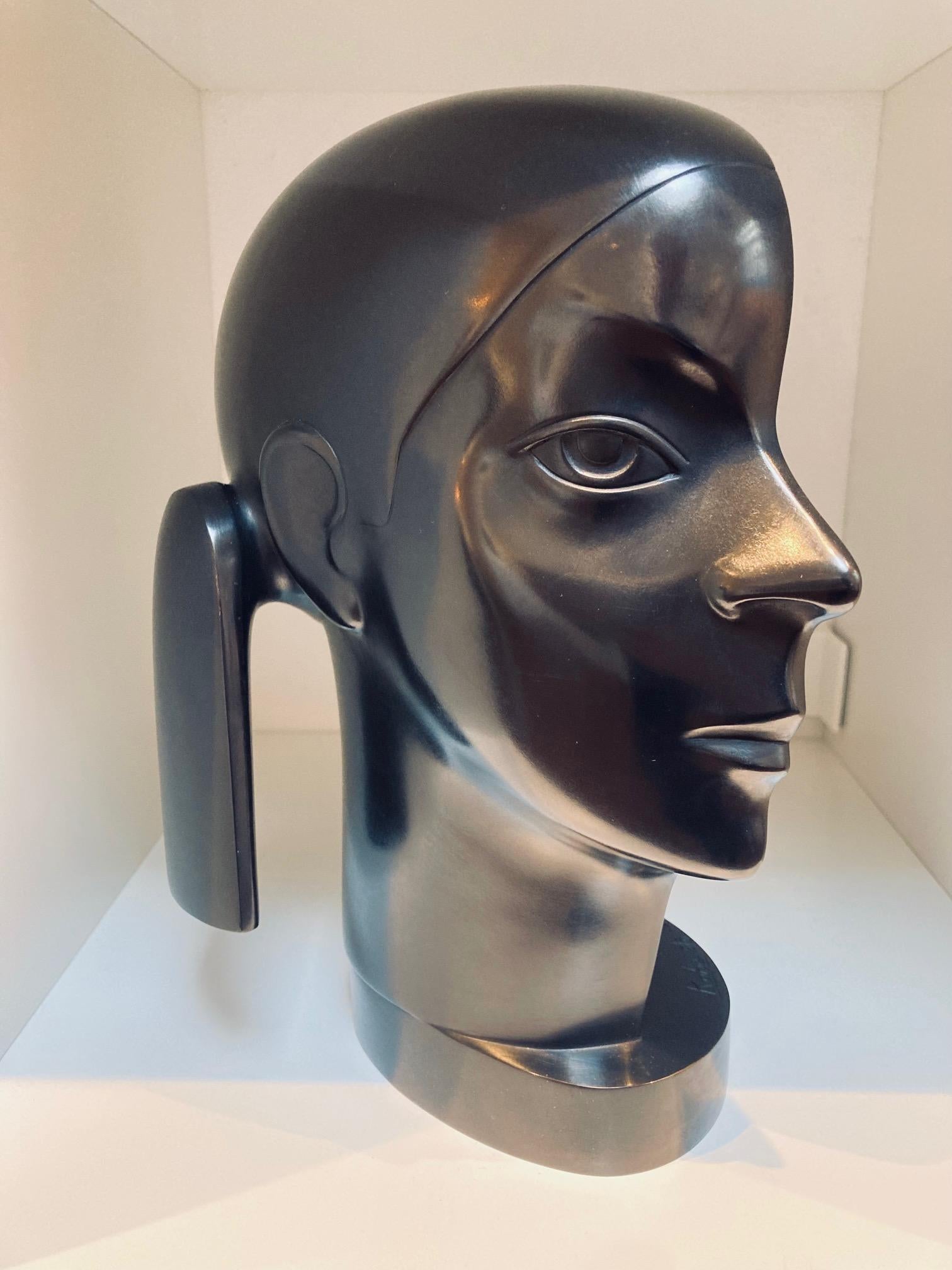 Meisje met Staartjes Bronze Sculpture Girl with Pigtails Portrait In Stock For Sale 2