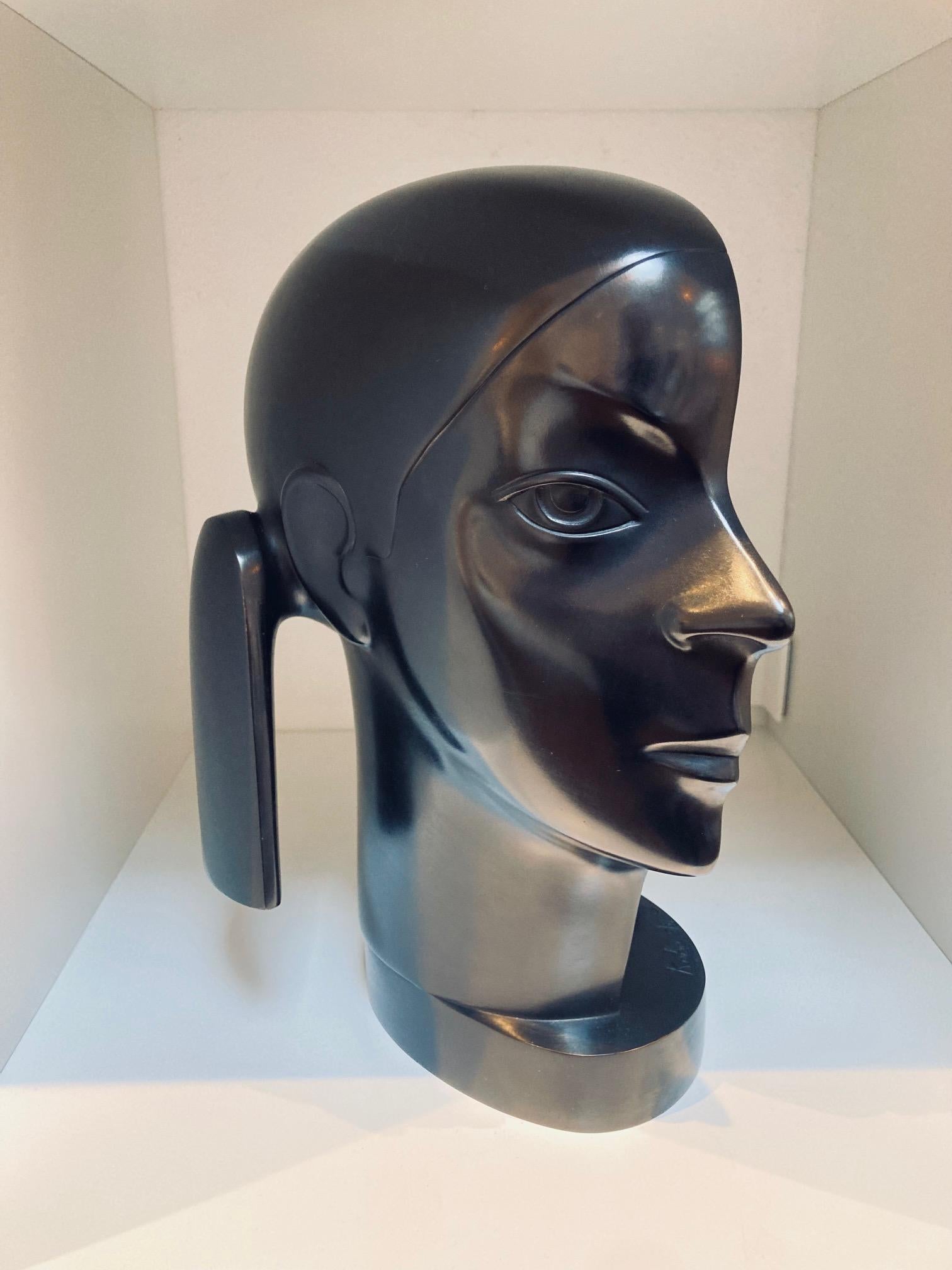 Meisje met Staartjes Bronze Sculpture Girl with Pigtails Portrait In Stock For Sale 4