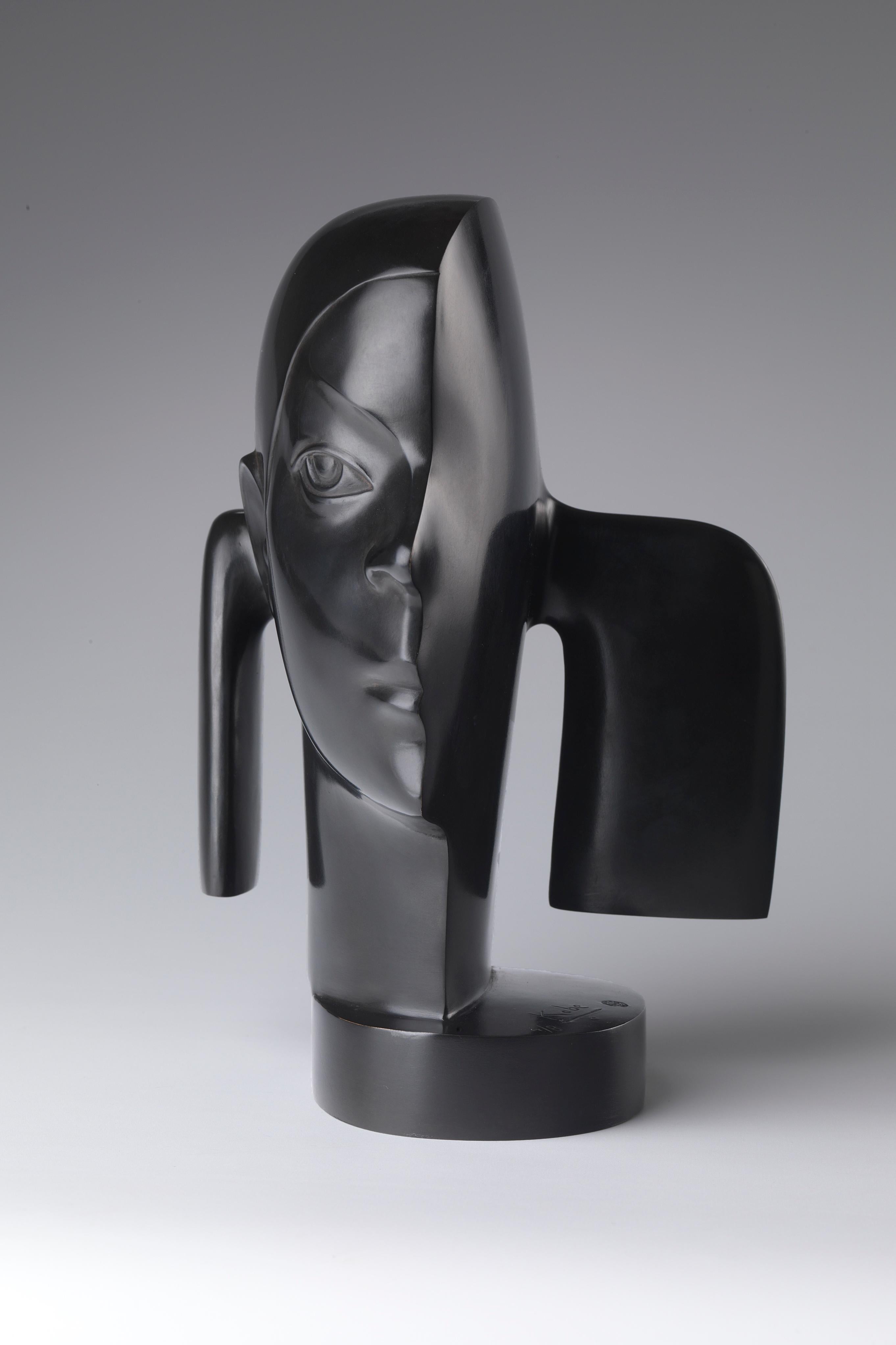 KOBE Figurative Sculpture - Meisje met Staartjes Bronze Sculpture Girl with Pigtails Portrait In Stock