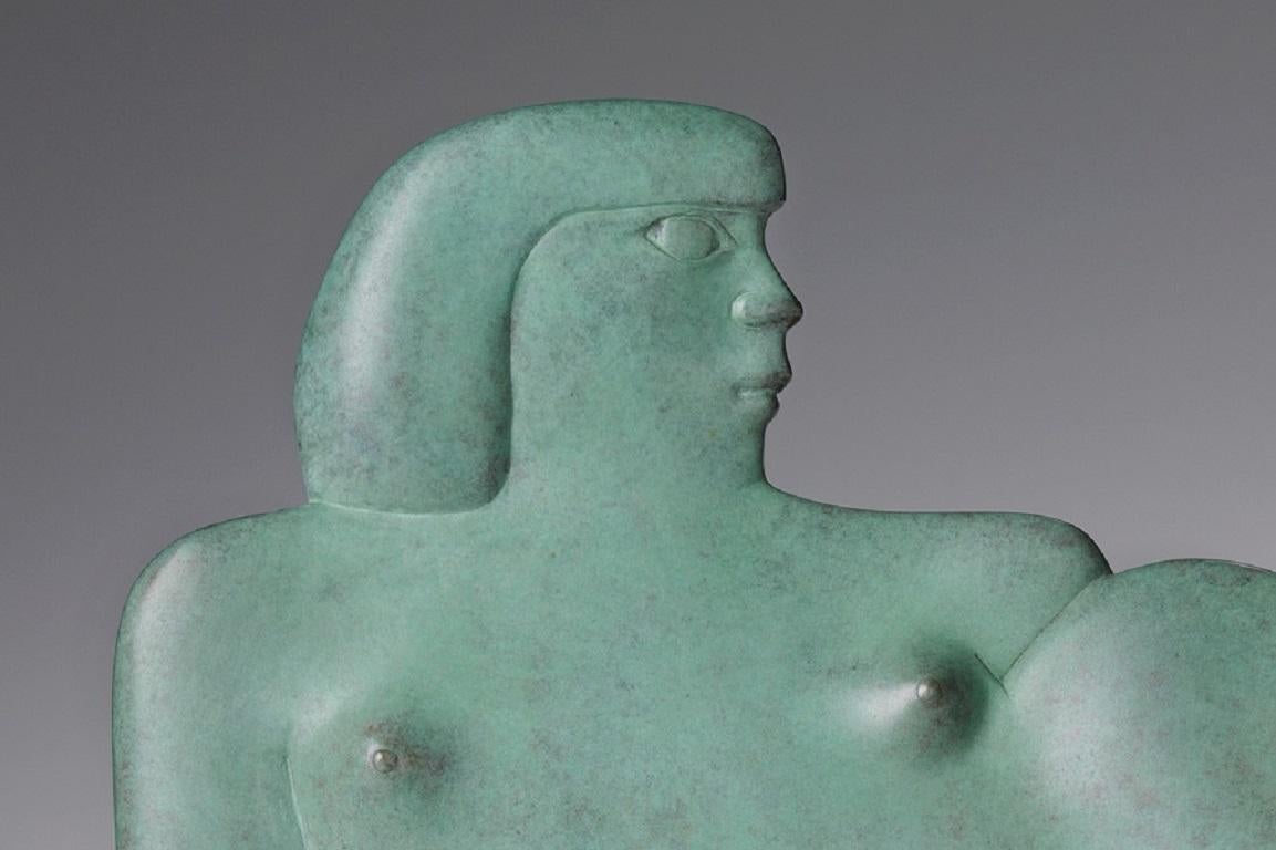 Sculpture de Miss Bronze, femme allongée et nue - Or Nude Sculpture par KOBE