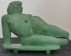 Sculpture de Miss Bronze, femme allongée et nue