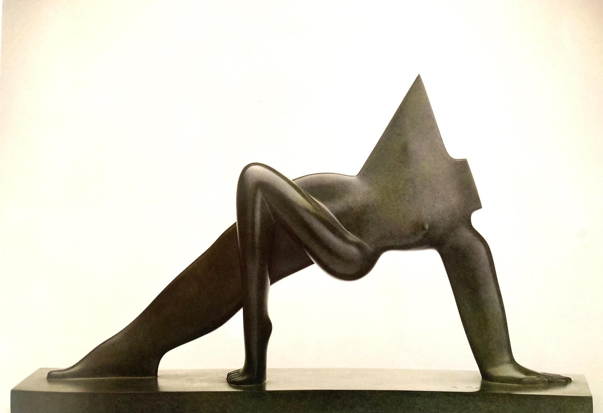 KOBE Figurative Sculpture – Palestra-Bronze-Skulptur, weibliche Figur, Fackel, Torso, zeitgenössisch