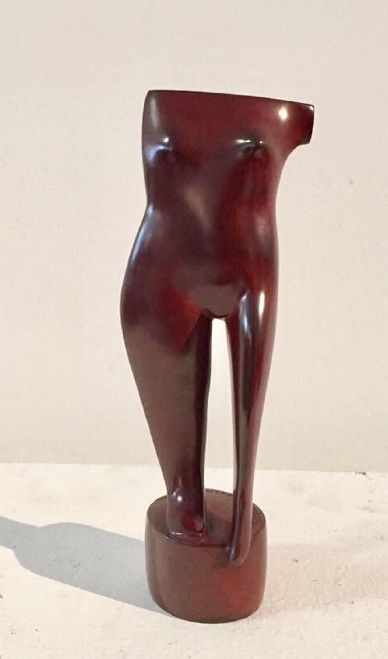 Staande Torso Voetje Vooruit Bronze Sculpture Standing Torse Foot Ahead
KOBE, pseudonym of Jacques Saelens, was a Belgian artist (Kortrijk, Belgium 1950 – Saint-Julien (Var), France 2014).

He combined the broad with sophistication. Two themes