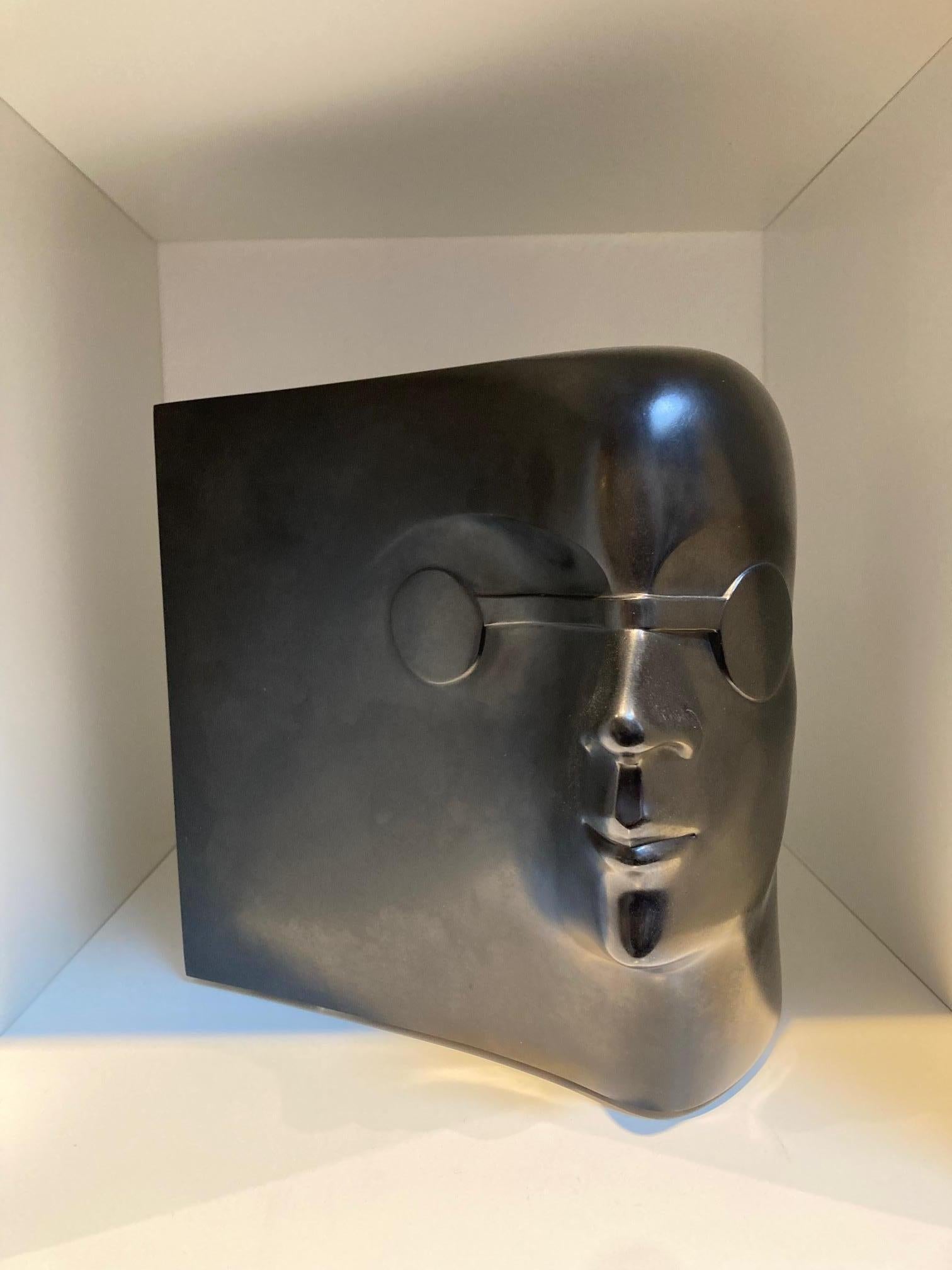 Figurative Sculpture de KOBE - Tete Carree  II Escultura de Bronce Cabeza Figurativa Patina Negra En Stock