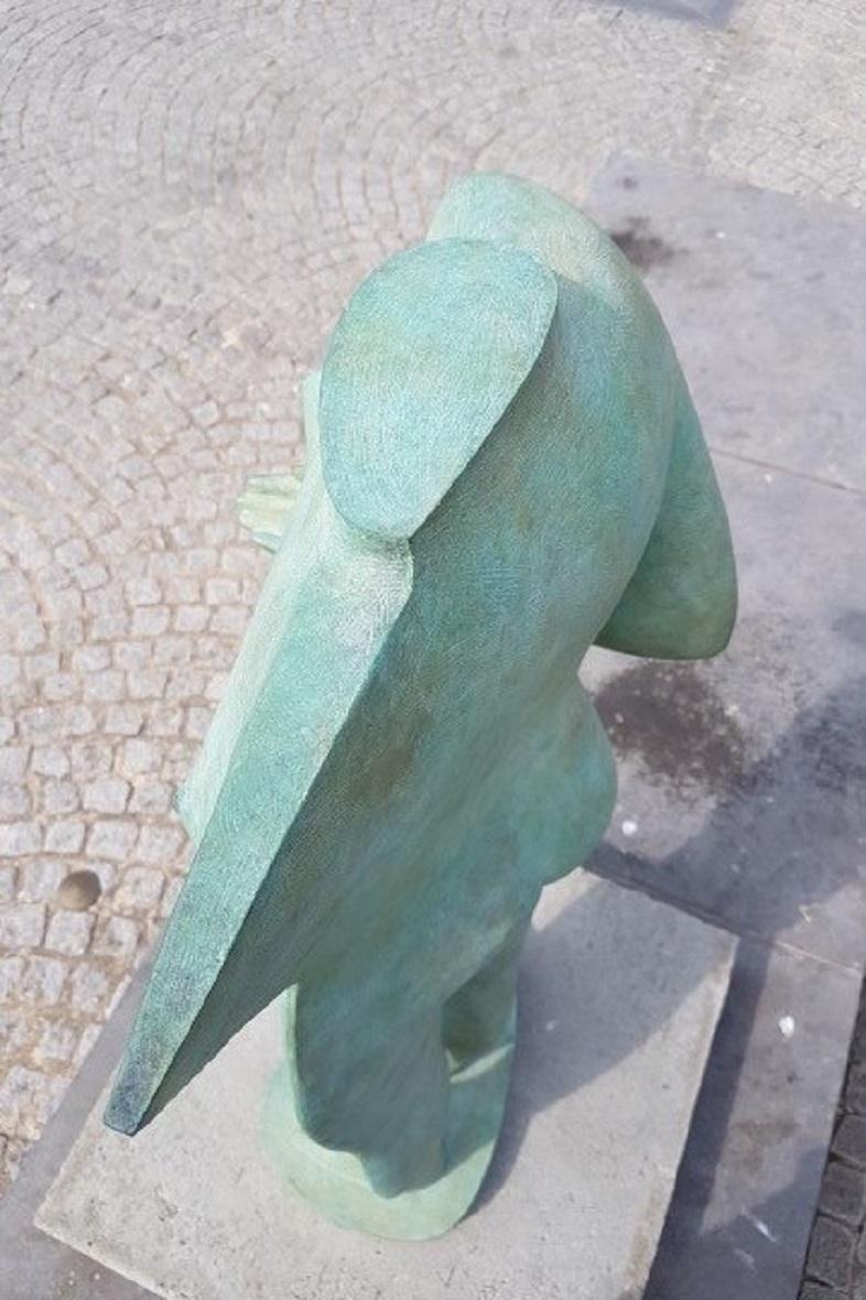 Venus Escultura de Bronce Figura Femenina de Pie con Brazo Mano Torso Desnudo - Figurative Sculpture Oro de KOBE
