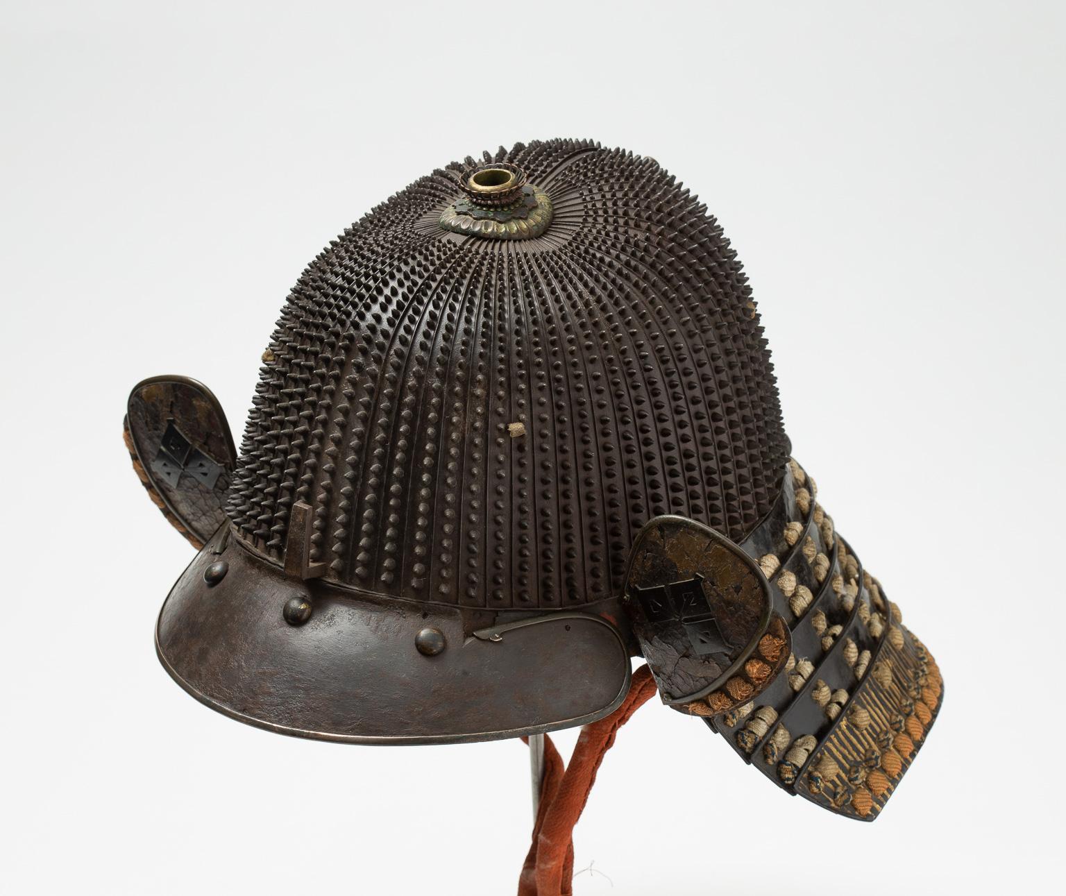 Casque Samurai Koboshi Kabuto avec rivets debout, école Haruta Bon état - En vente à Milano, IT