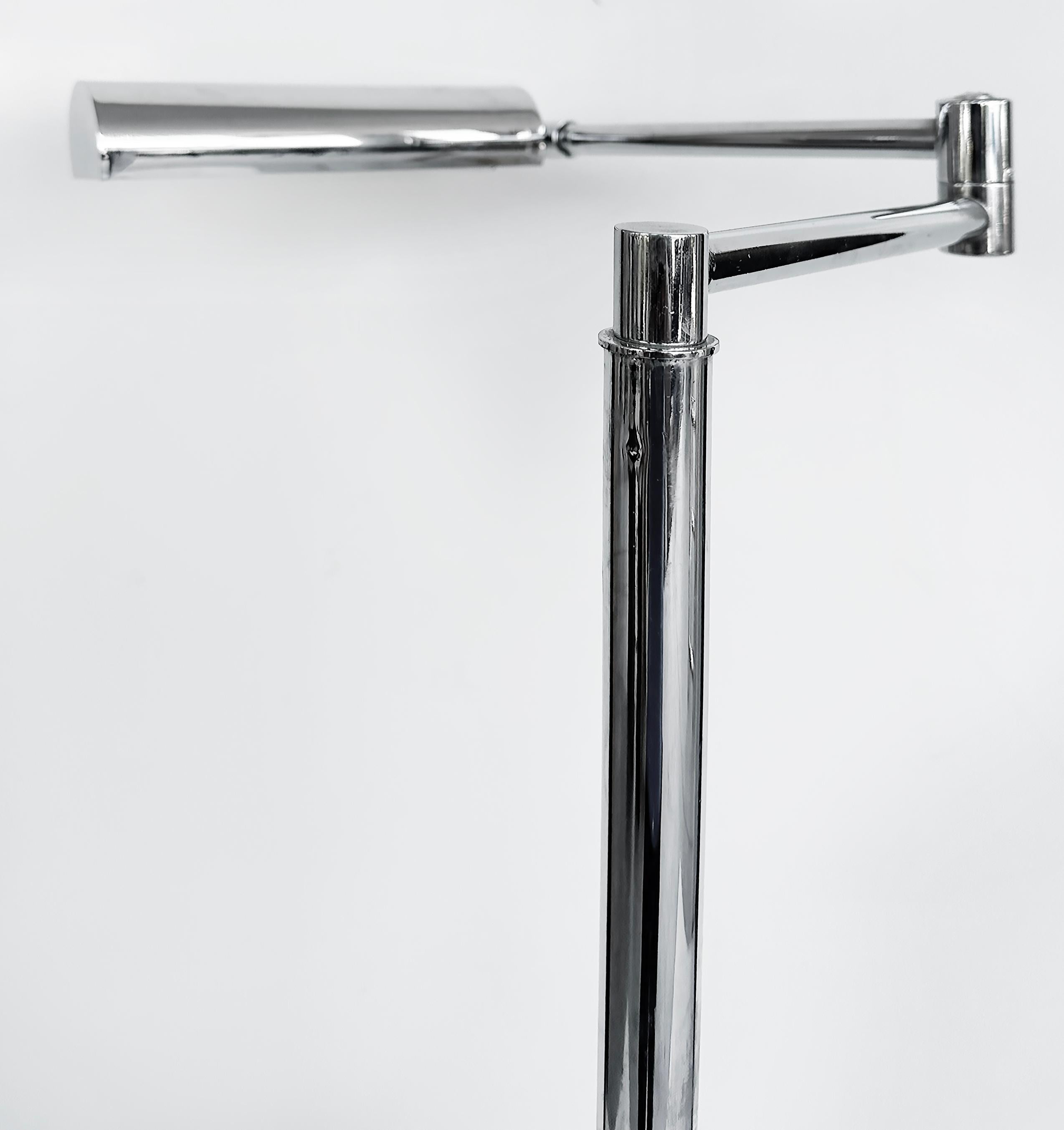 Koch & Lowy Adjustable Swing Arm Chrome Floor Lamp OMI, 1960s In Good Condition For Sale In Miami, FL