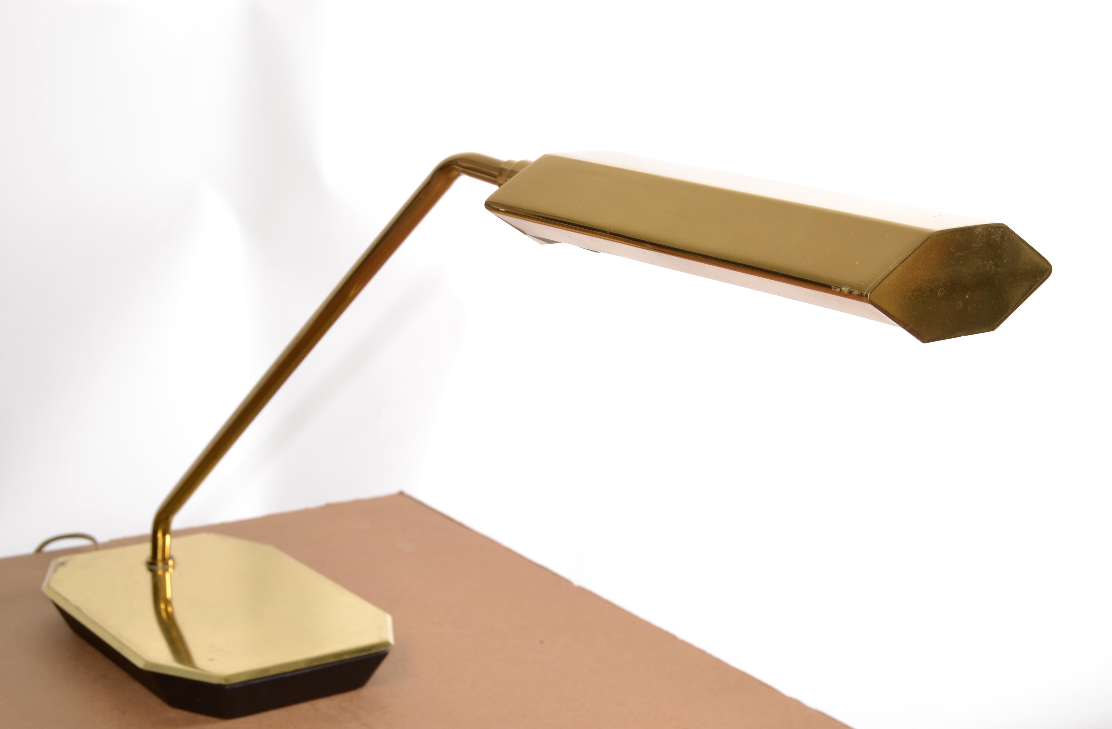 Koch & Lowy lampe de bureau articulée en laiton moderne mi-siècle moderne 1965 estampillée en vente 7