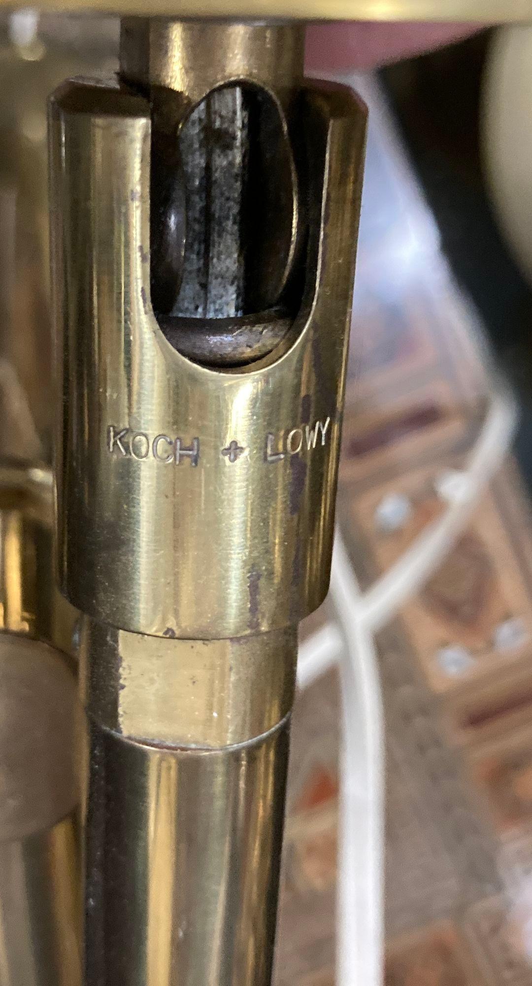 Koch & Lowy Swing-Tisch- oder Schreibtischlampe aus Messing 1970er Jahre im Angebot 4